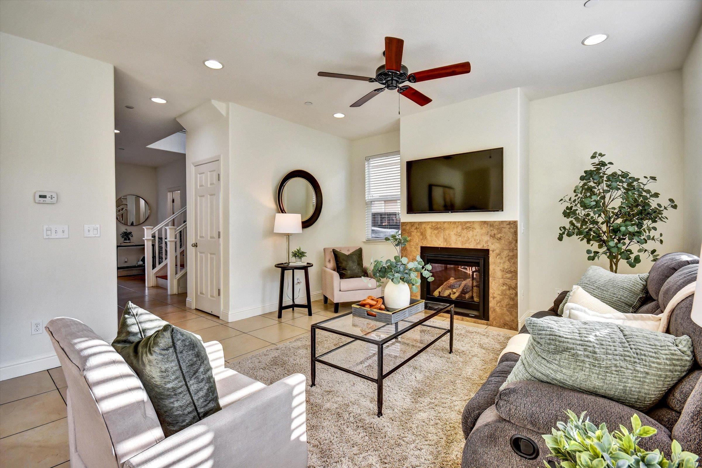 Detail Gallery Image 9 of 32 For 6111 Hyde Park Dr, Gilroy,  CA 95020 - 4 Beds | 2/1 Baths