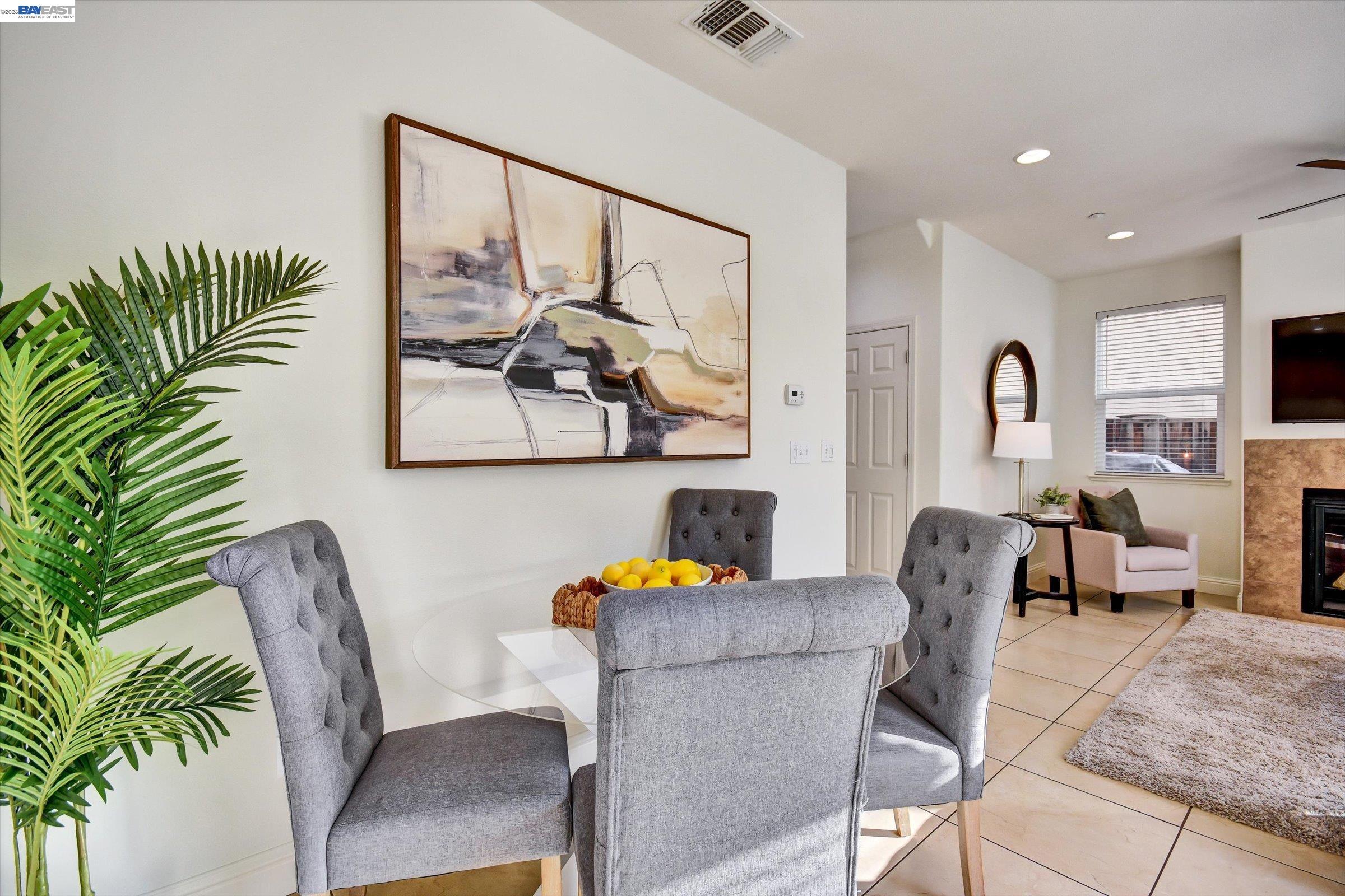 Detail Gallery Image 10 of 32 For 6111 Hyde Park Dr, Gilroy,  CA 95020 - 4 Beds | 2/1 Baths