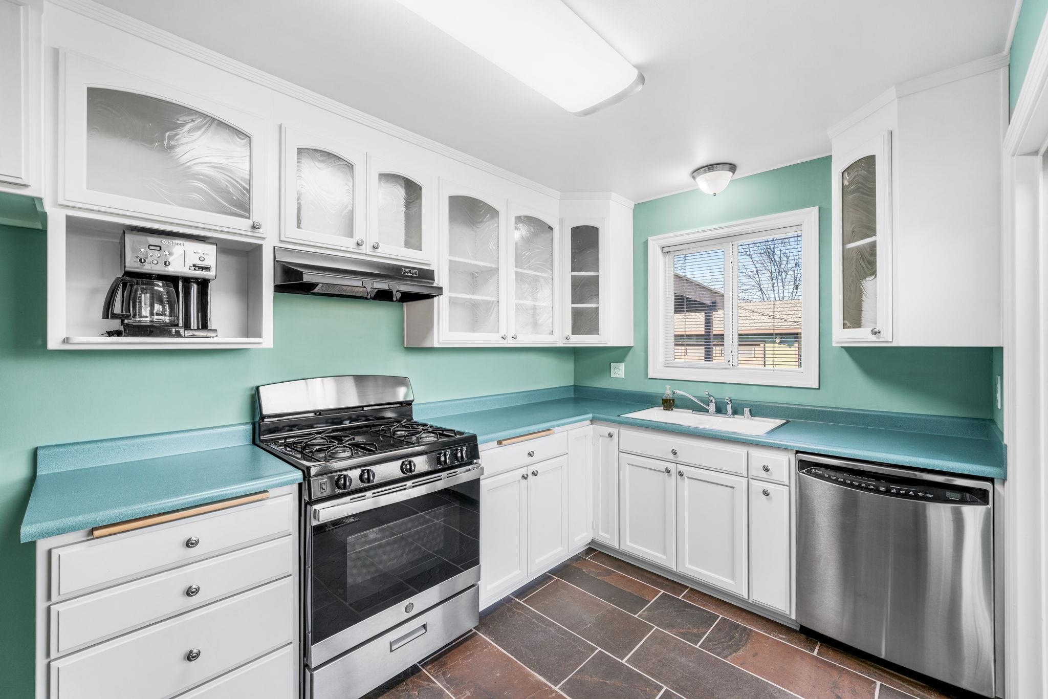 Detail Gallery Image 6 of 24 For 2342 Palm Ave, Livermore,  CA 94550 - 3 Beds | 2 Baths