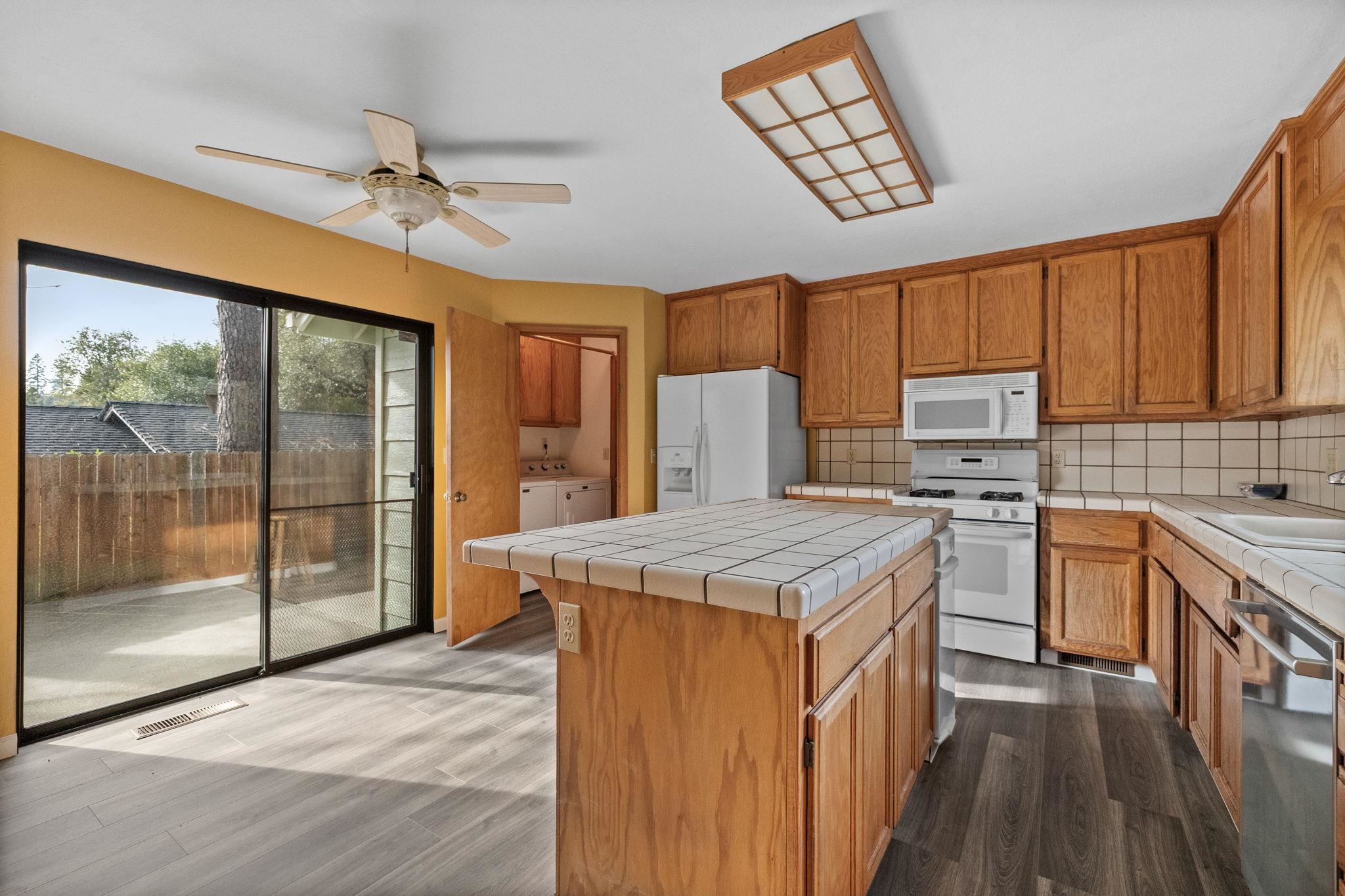 Detail Gallery Image 14 of 50 For 16177 Acorn, Sonora,  CA 95370-9670 - 4 Beds | 2/1 Baths