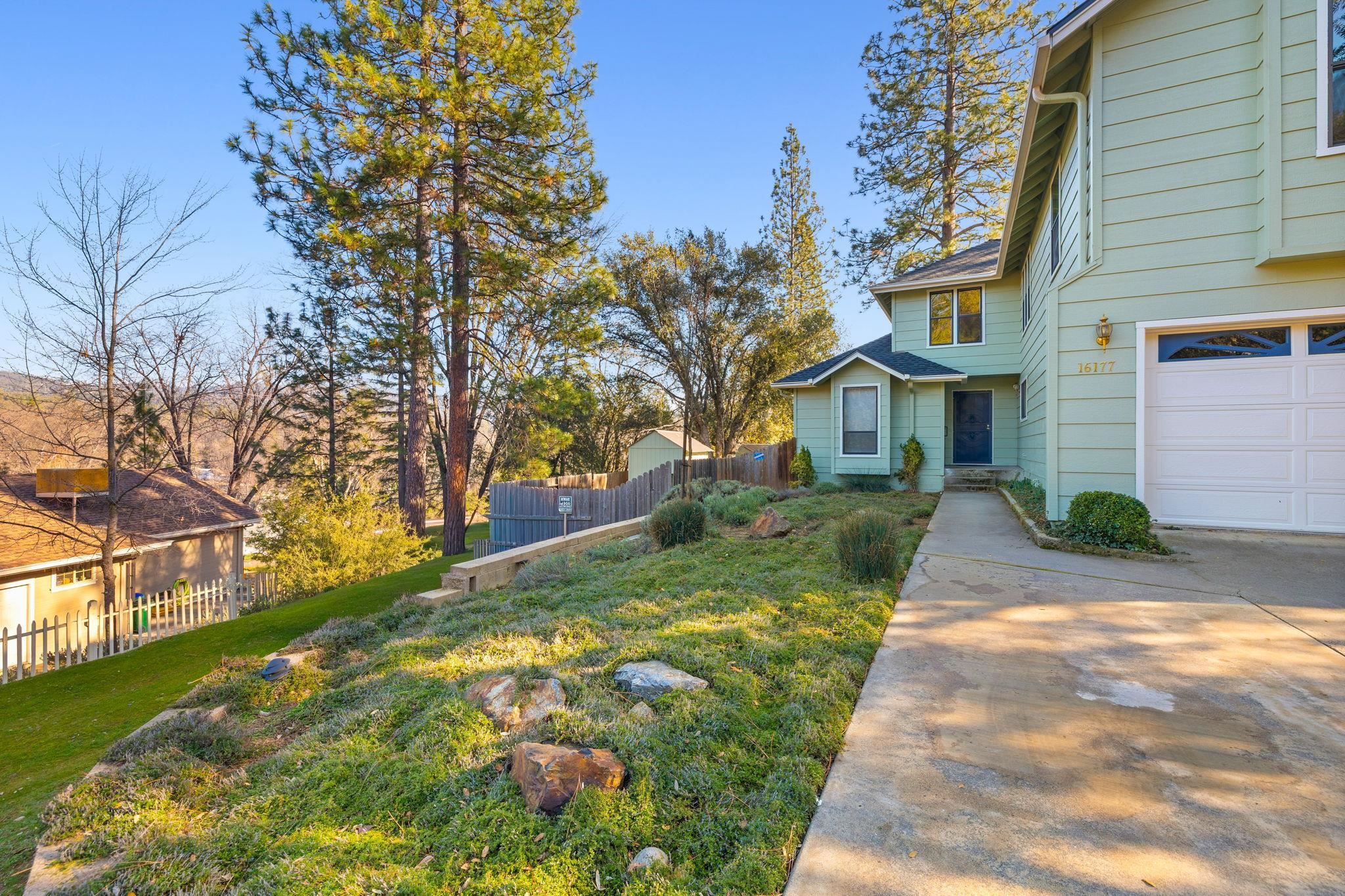 Detail Gallery Image 5 of 50 For 16177 Acorn, Sonora,  CA 95370-9670 - 4 Beds | 2/1 Baths