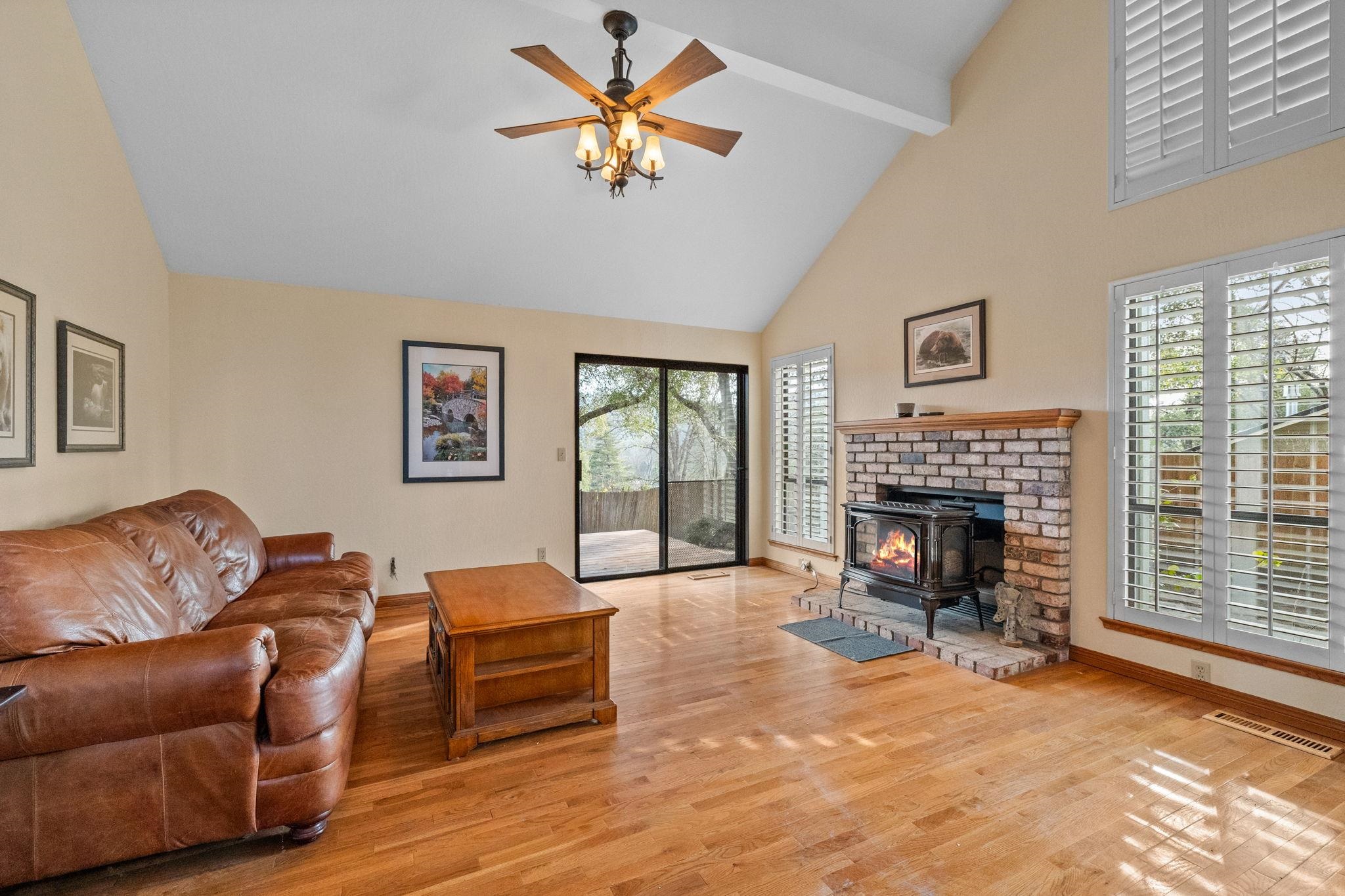 Detail Gallery Image 6 of 50 For 16177 Acorn, Sonora,  CA 95370-9670 - 4 Beds | 2/1 Baths