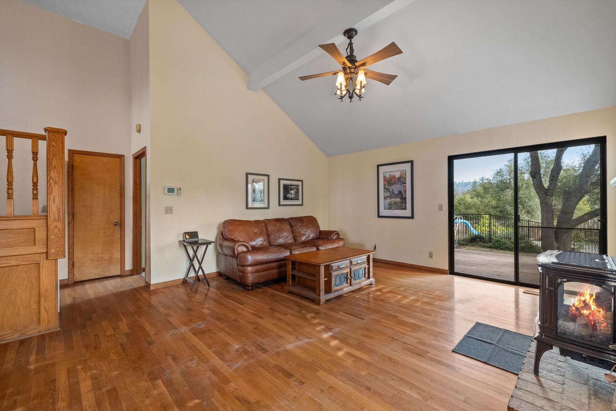 Detail Gallery Image 8 of 50 For 16177 Acorn, Sonora,  CA 95370-9670 - 4 Beds | 2/1 Baths