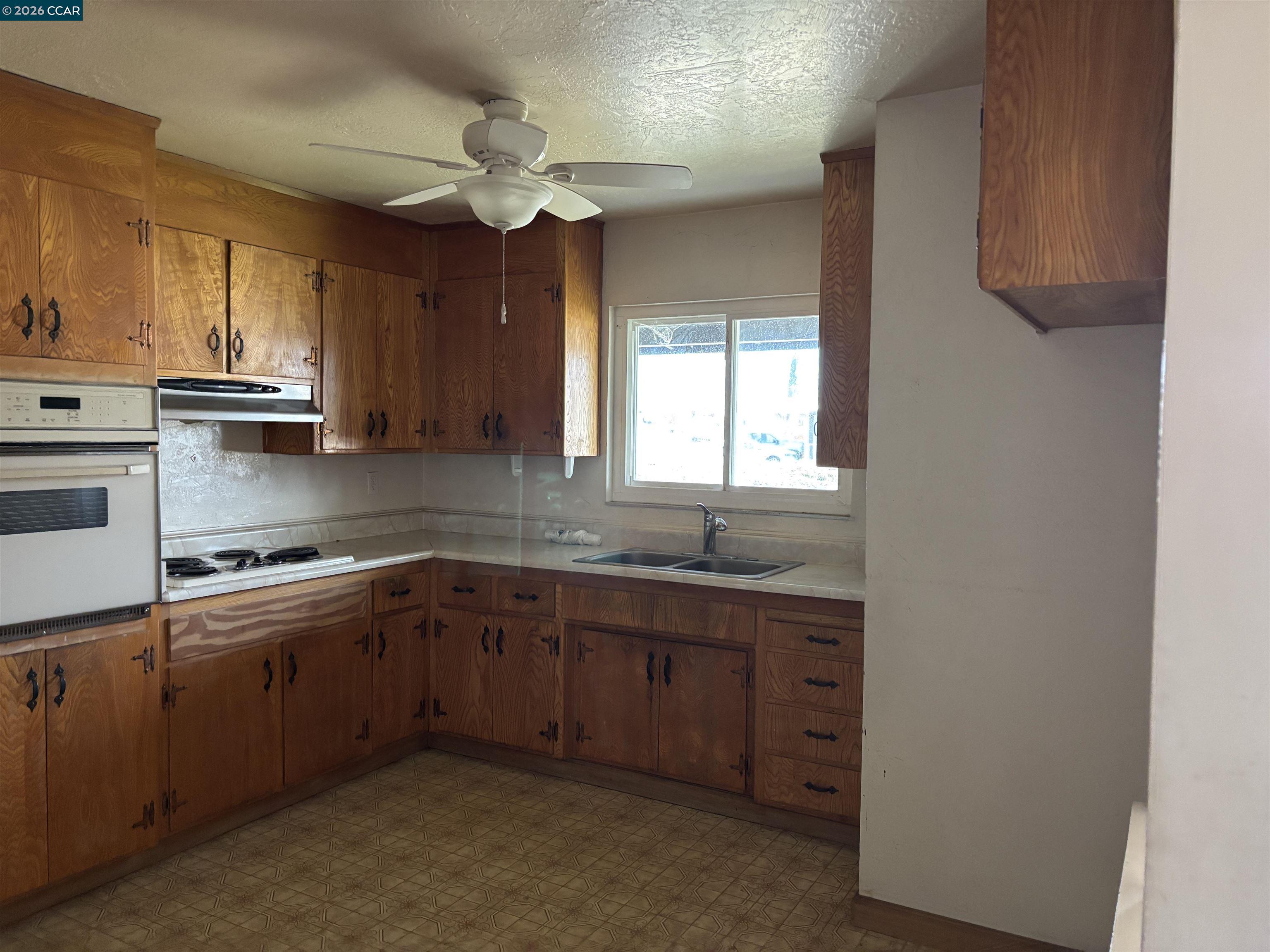Detail Gallery Image 8 of 22 For 1304 E 13th St, Antioch,  CA 94509 - 3 Beds | 2 Baths