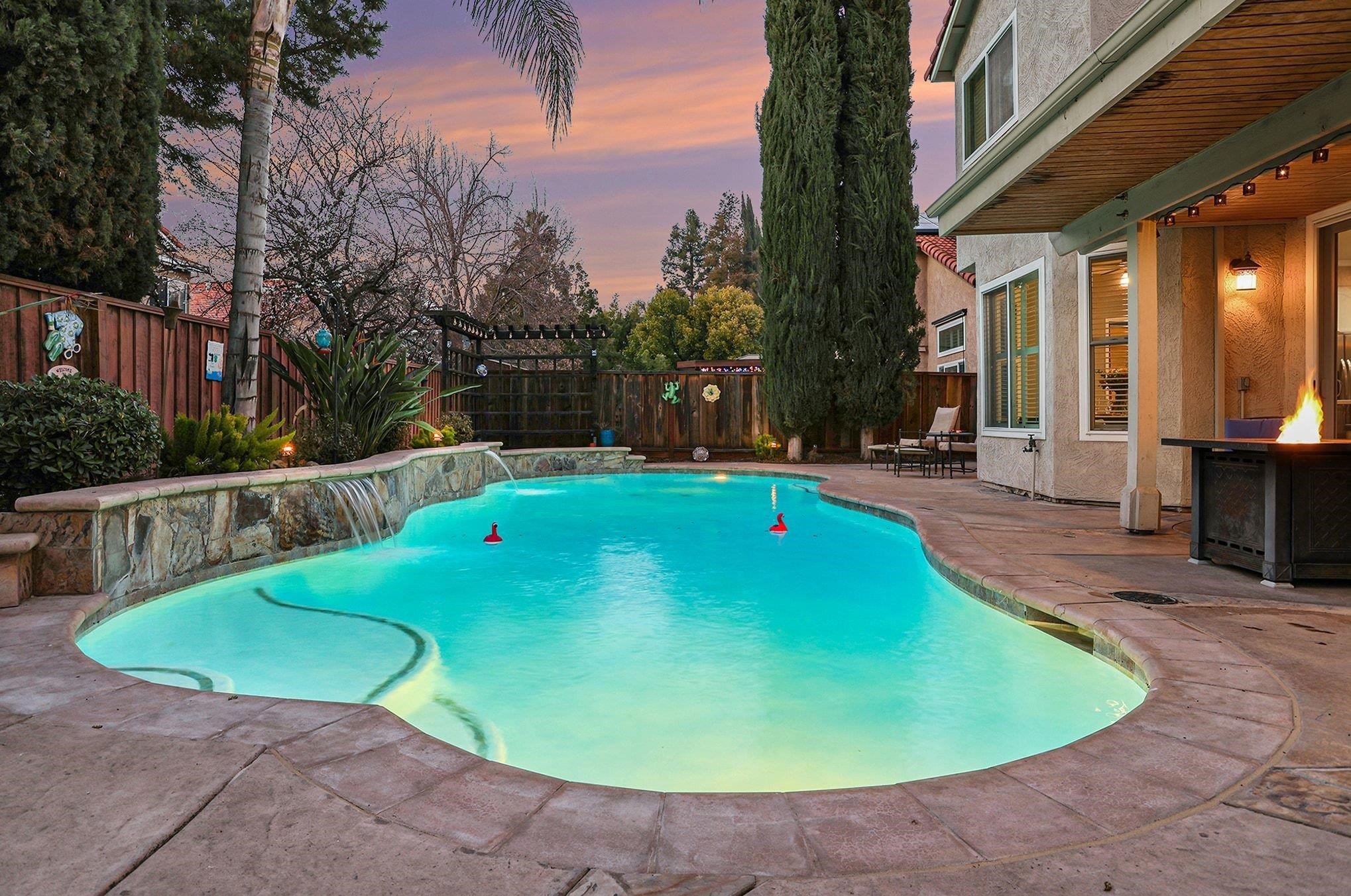 Detail Gallery Image 3 of 41 For 4824 Woodbridge Way, Antioch,  CA 94531 - 4 Beds | 3 Baths