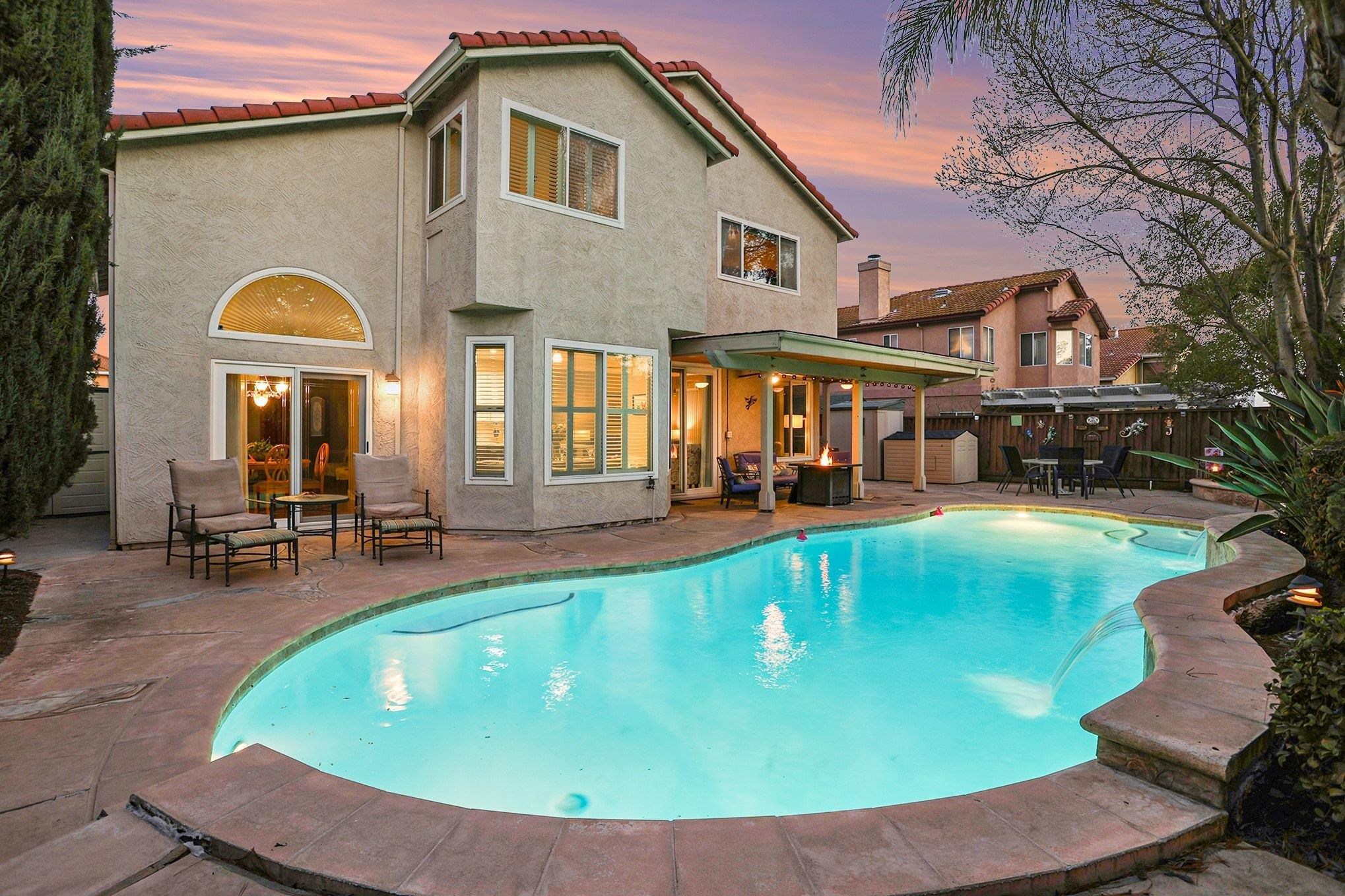 Detail Gallery Image 4 of 41 For 4824 Woodbridge Way, Antioch,  CA 94531 - 4 Beds | 3 Baths