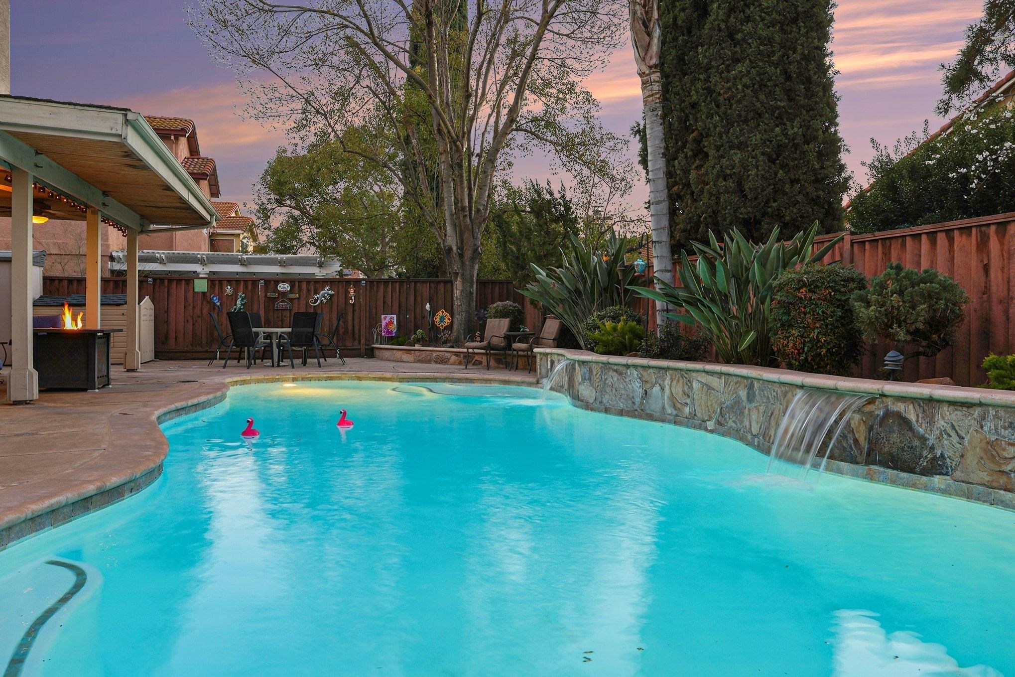 Detail Gallery Image 5 of 41 For 4824 Woodbridge Way, Antioch,  CA 94531 - 4 Beds | 3 Baths