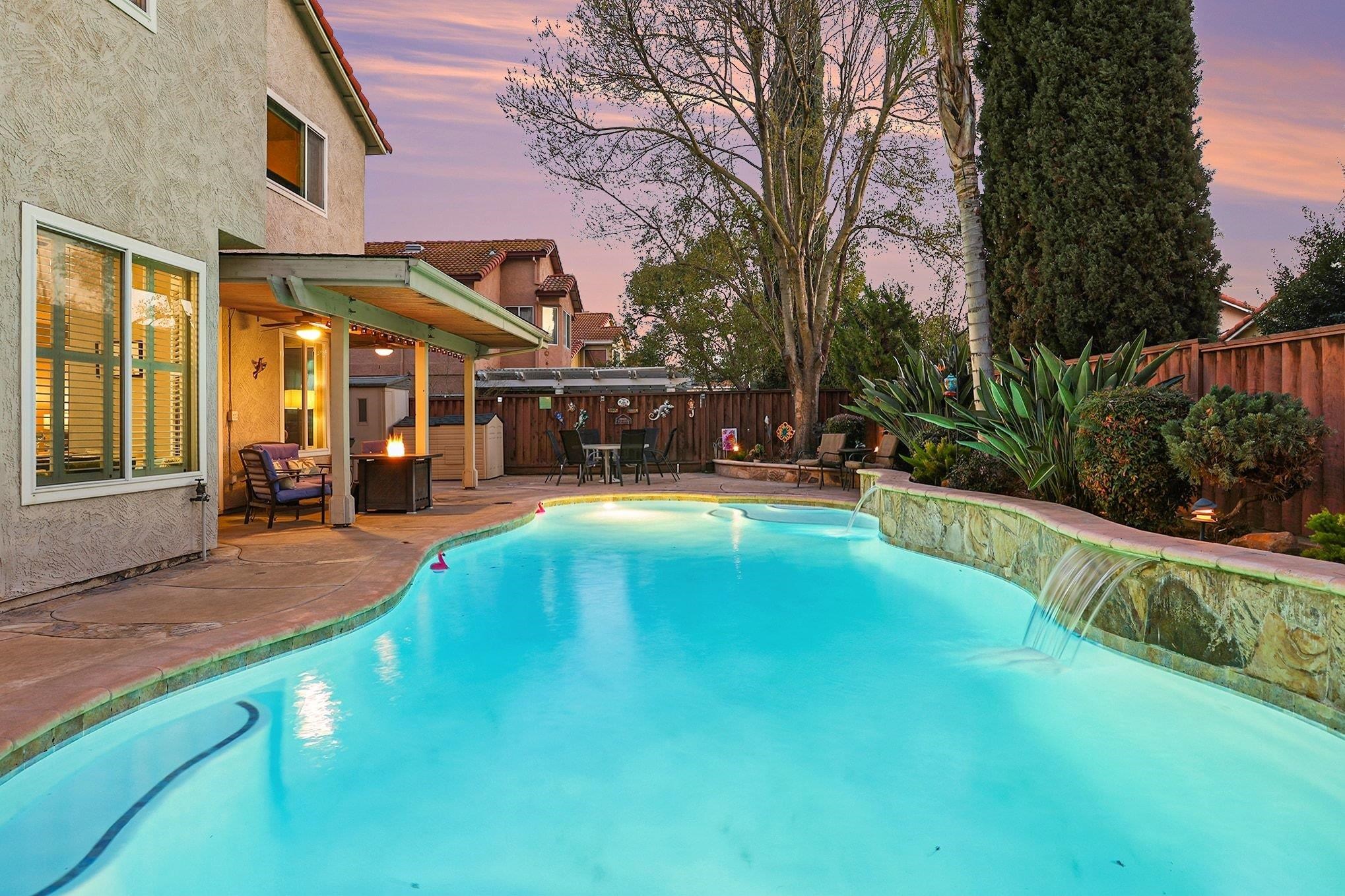 Detail Gallery Image 7 of 41 For 4824 Woodbridge Way, Antioch,  CA 94531 - 4 Beds | 3 Baths