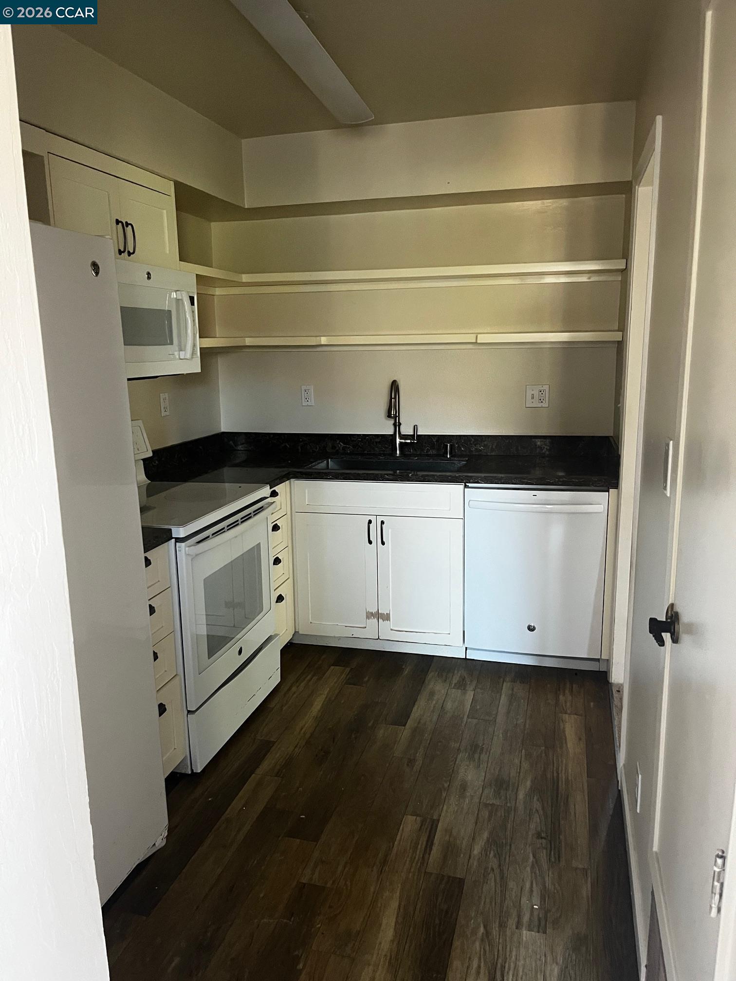 Photo #2: 41123240 Listing: Photo #2