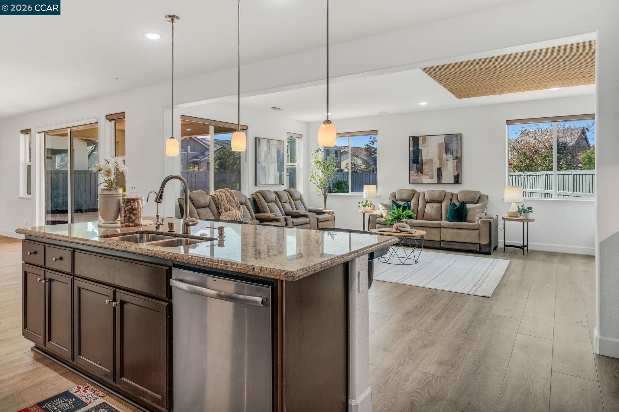 Detail Gallery Image 13 of 52 For 1553 S Perkins Place, Mountain House,  CA 95391-8222 - 4 Beds | 3/1 Baths