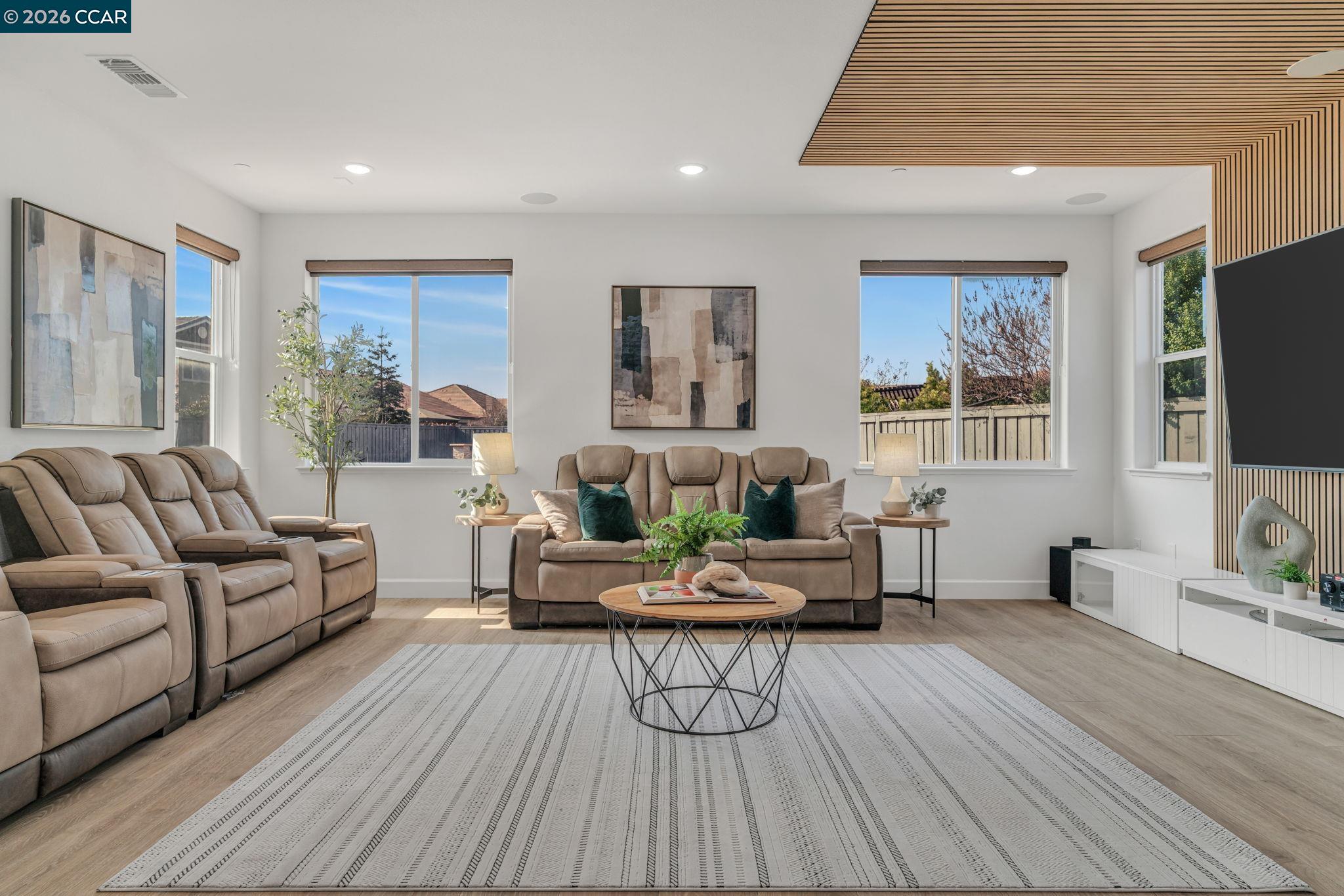 Detail Gallery Image 15 of 52 For 1553 S Perkins Place, Mountain House,  CA 95391-8222 - 4 Beds | 3/1 Baths