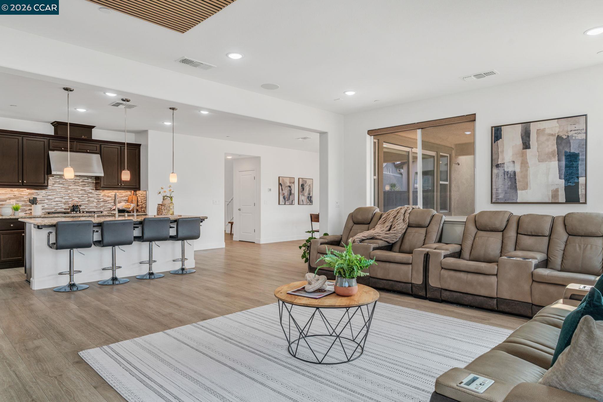 Detail Gallery Image 16 of 52 For 1553 S Perkins Place, Mountain House,  CA 95391-8222 - 4 Beds | 3/1 Baths