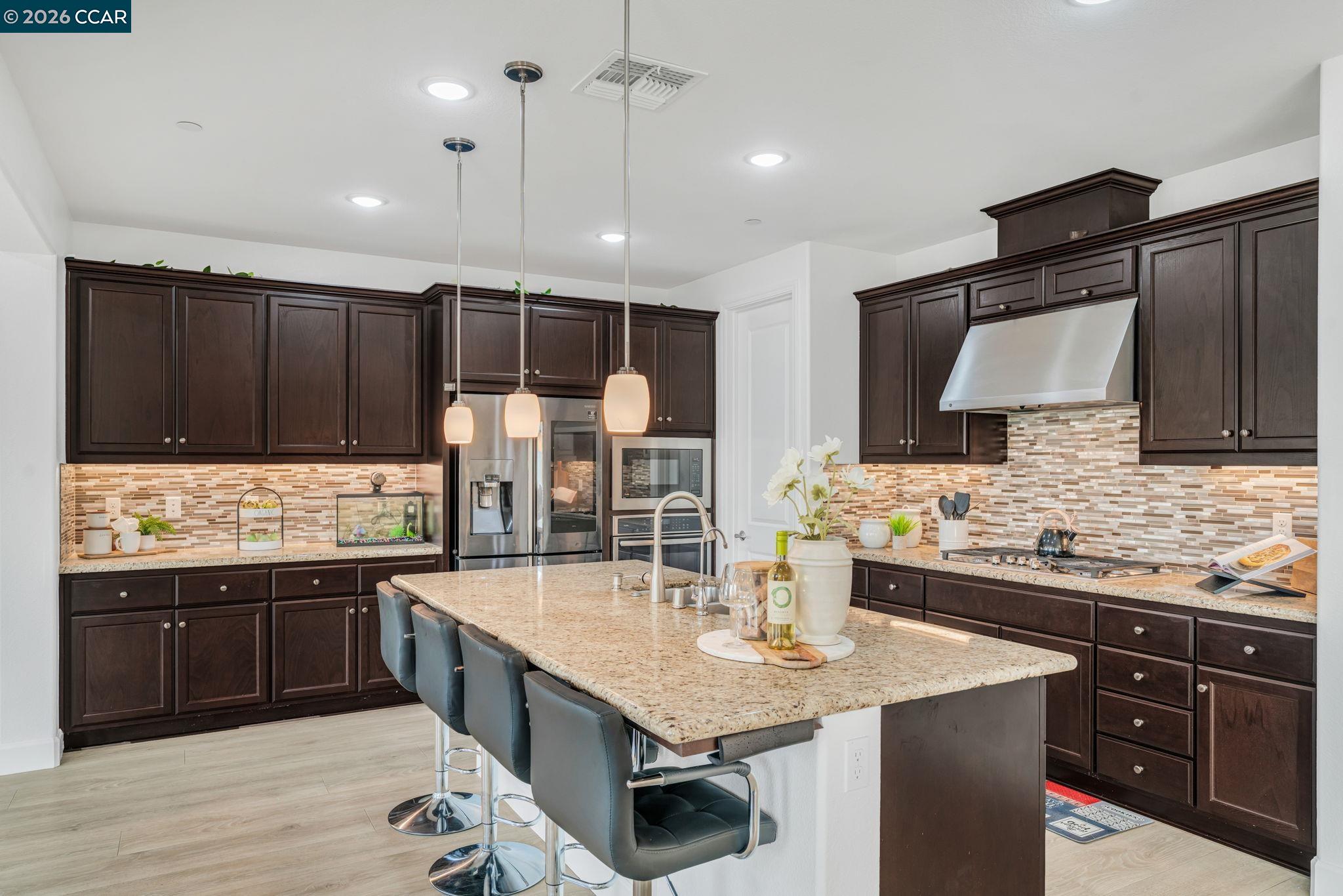 Detail Gallery Image 5 of 52 For 1553 S Perkins Place, Mountain House,  CA 95391-8222 - 4 Beds | 3/1 Baths