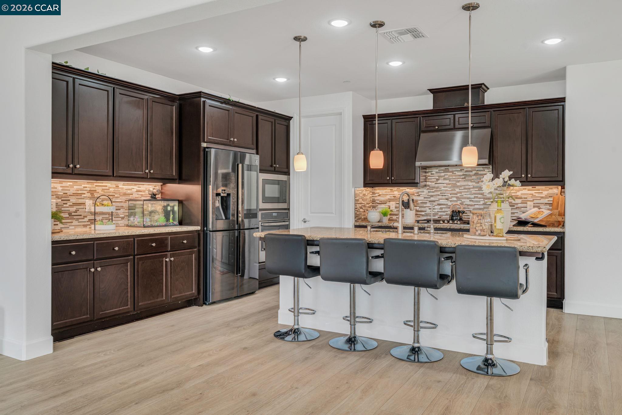 Detail Gallery Image 8 of 52 For 1553 S Perkins Place, Mountain House,  CA 95391-8222 - 4 Beds | 3/1 Baths