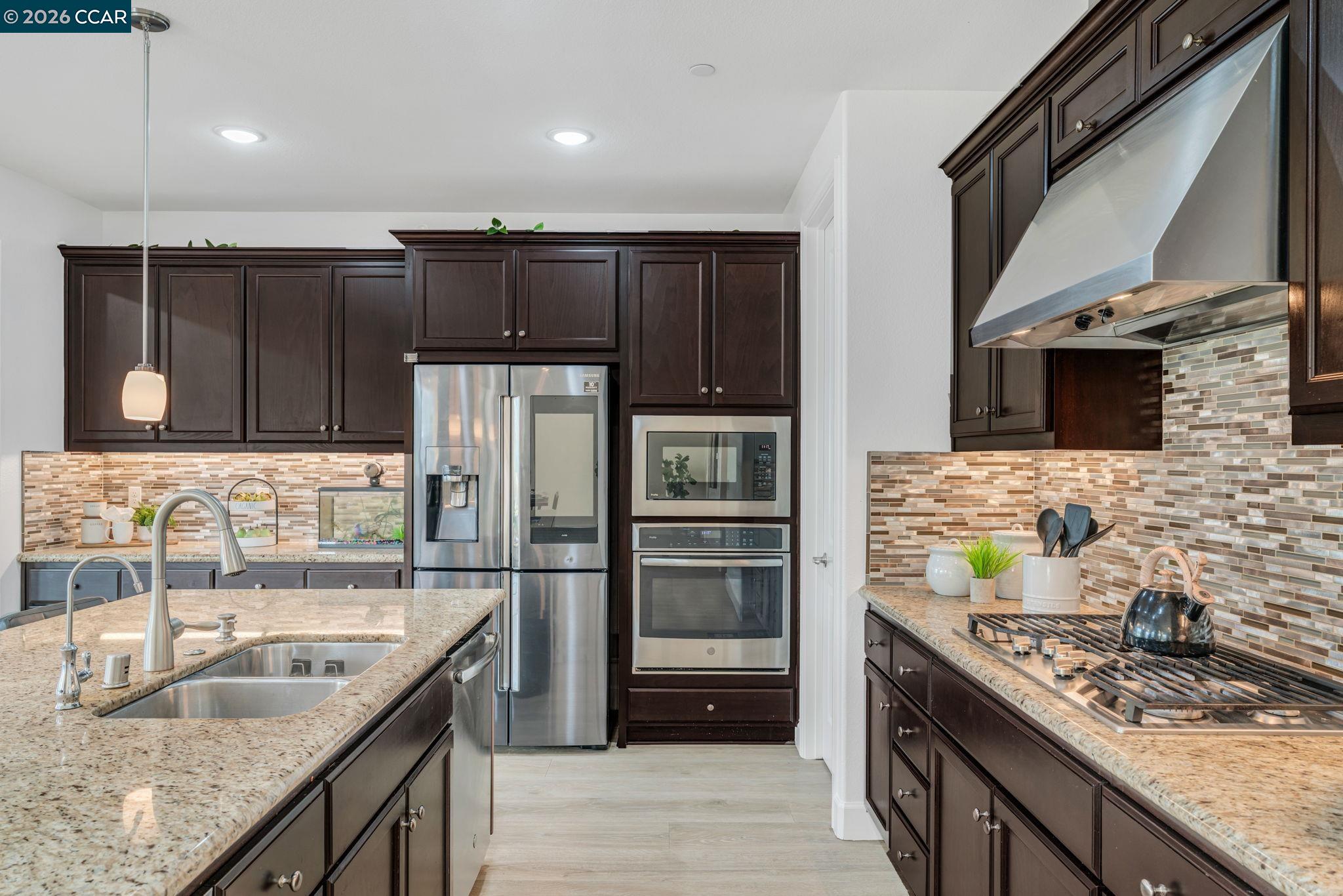 Detail Gallery Image 9 of 52 For 1553 S Perkins Place, Mountain House,  CA 95391-8222 - 4 Beds | 3/1 Baths