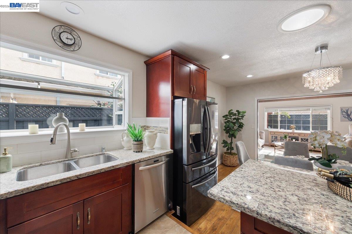 Detail Gallery Image 12 of 41 For 40207 Condon St, Fremont,  CA 94538 - 3 Beds | 2 Baths