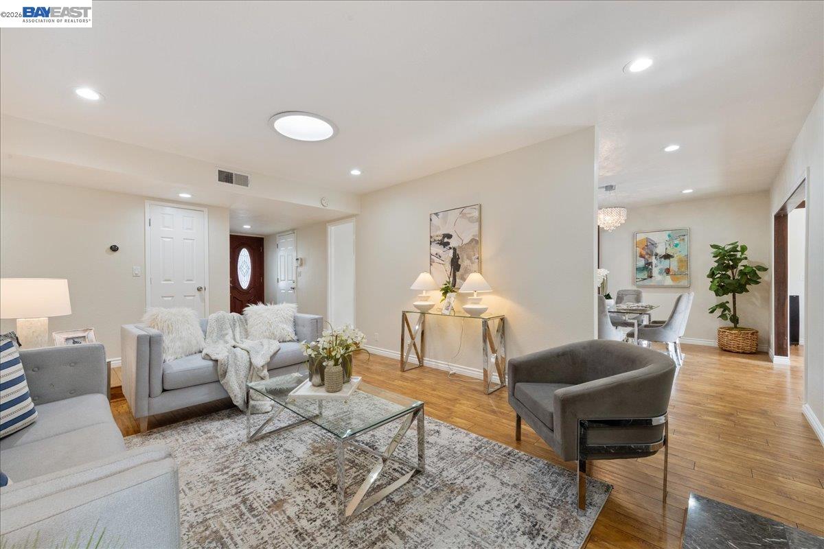 Detail Gallery Image 9 of 41 For 40207 Condon St, Fremont,  CA 94538 - 3 Beds | 2 Baths