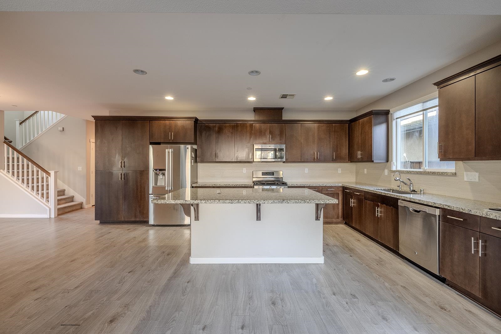 Detail Gallery Image 2 of 43 For 624 Brinwood Way, Oakley,  CA 94561-3087 - 4 Beds | 3 Baths