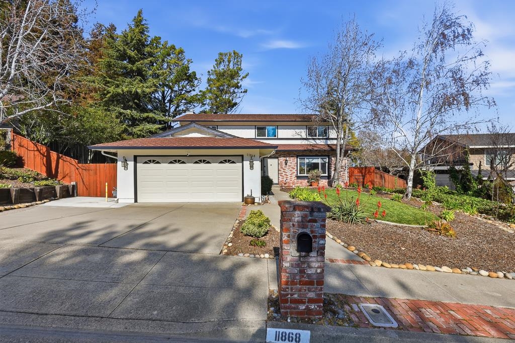 Detail Gallery Image 2 of 60 For 11868 Bloomington Way, Dublin,  CA 94568 - 5 Beds | 2/1 Baths