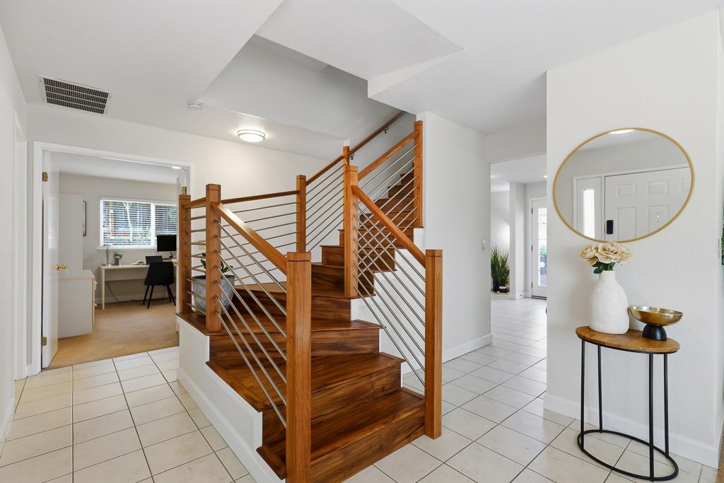 Detail Gallery Image 11 of 60 For 11868 Bloomington Way, Dublin,  CA 94568 - 5 Beds | 2/1 Baths