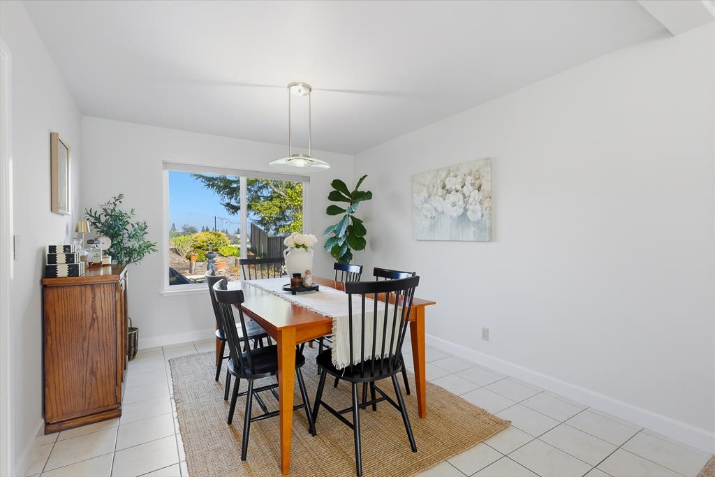 Detail Gallery Image 16 of 60 For 11868 Bloomington Way, Dublin,  CA 94568 - 5 Beds | 2/1 Baths