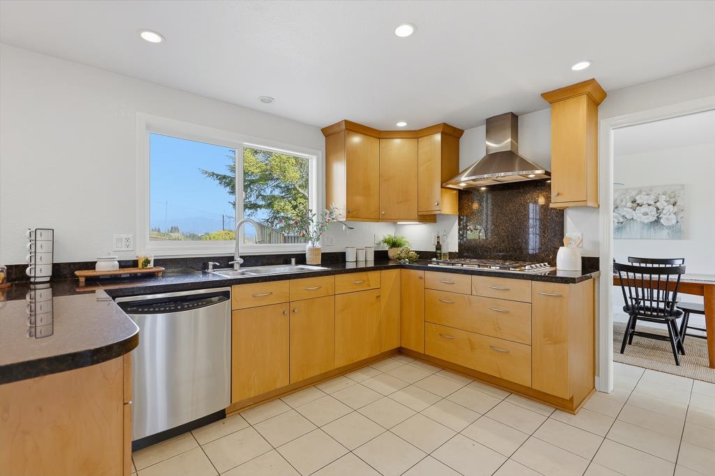 Detail Gallery Image 19 of 60 For 11868 Bloomington Way, Dublin,  CA 94568 - 5 Beds | 2/1 Baths