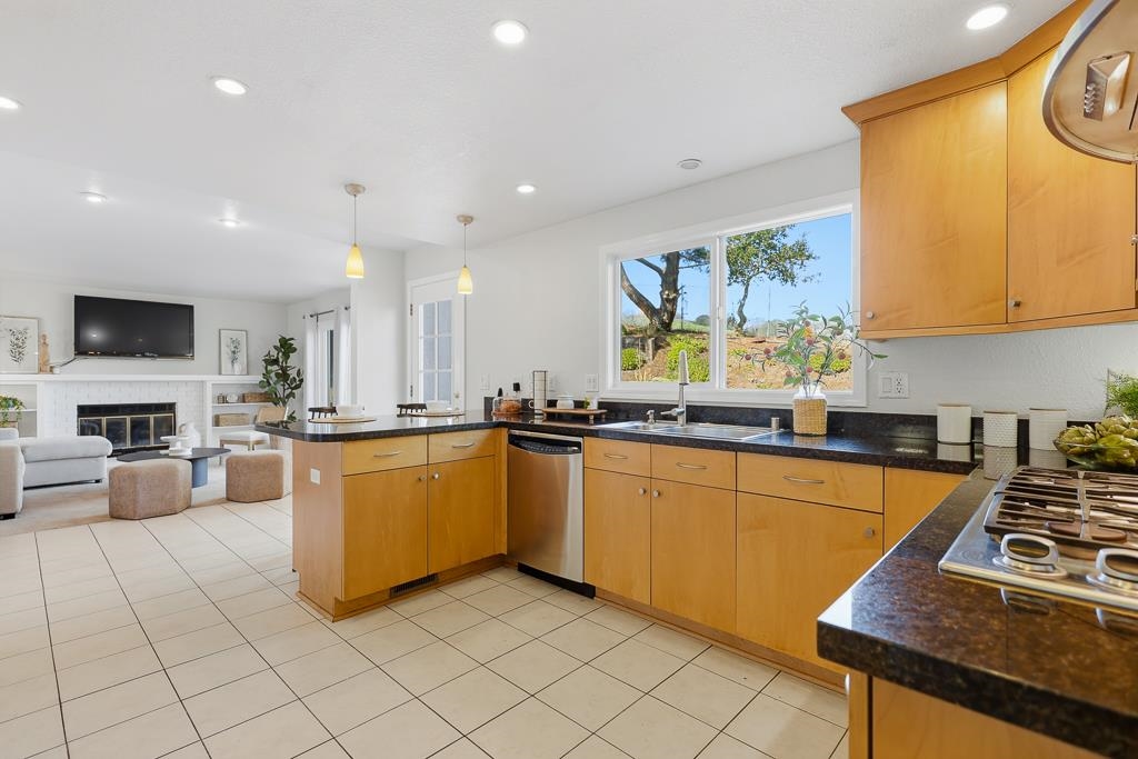 Detail Gallery Image 23 of 60 For 11868 Bloomington Way, Dublin,  CA 94568 - 5 Beds | 2/1 Baths