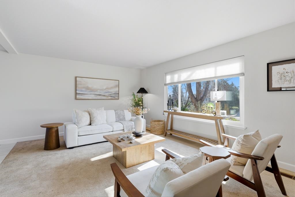 Detail Gallery Image 7 of 60 For 11868 Bloomington Way, Dublin,  CA 94568 - 5 Beds | 2/1 Baths