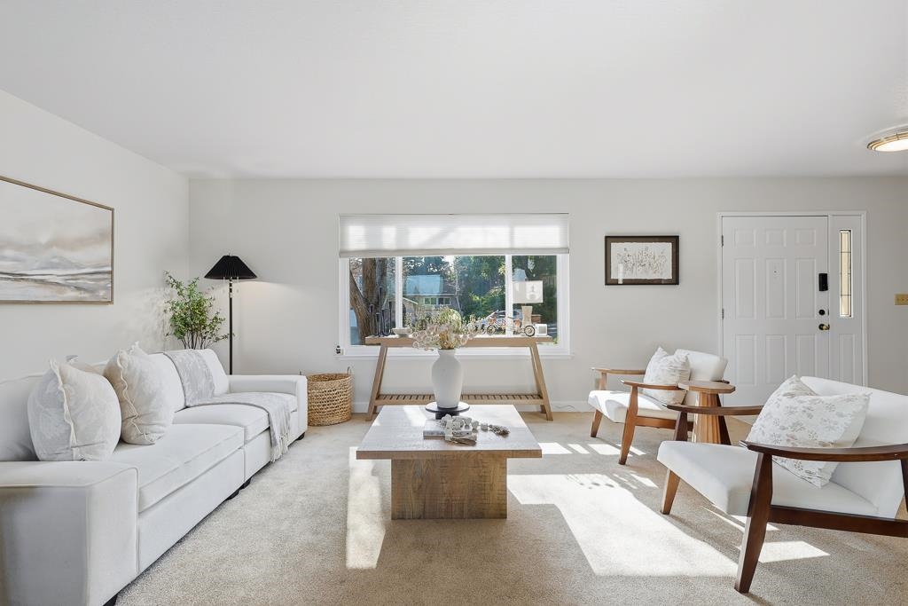 Detail Gallery Image 8 of 60 For 11868 Bloomington Way, Dublin,  CA 94568 - 5 Beds | 2/1 Baths