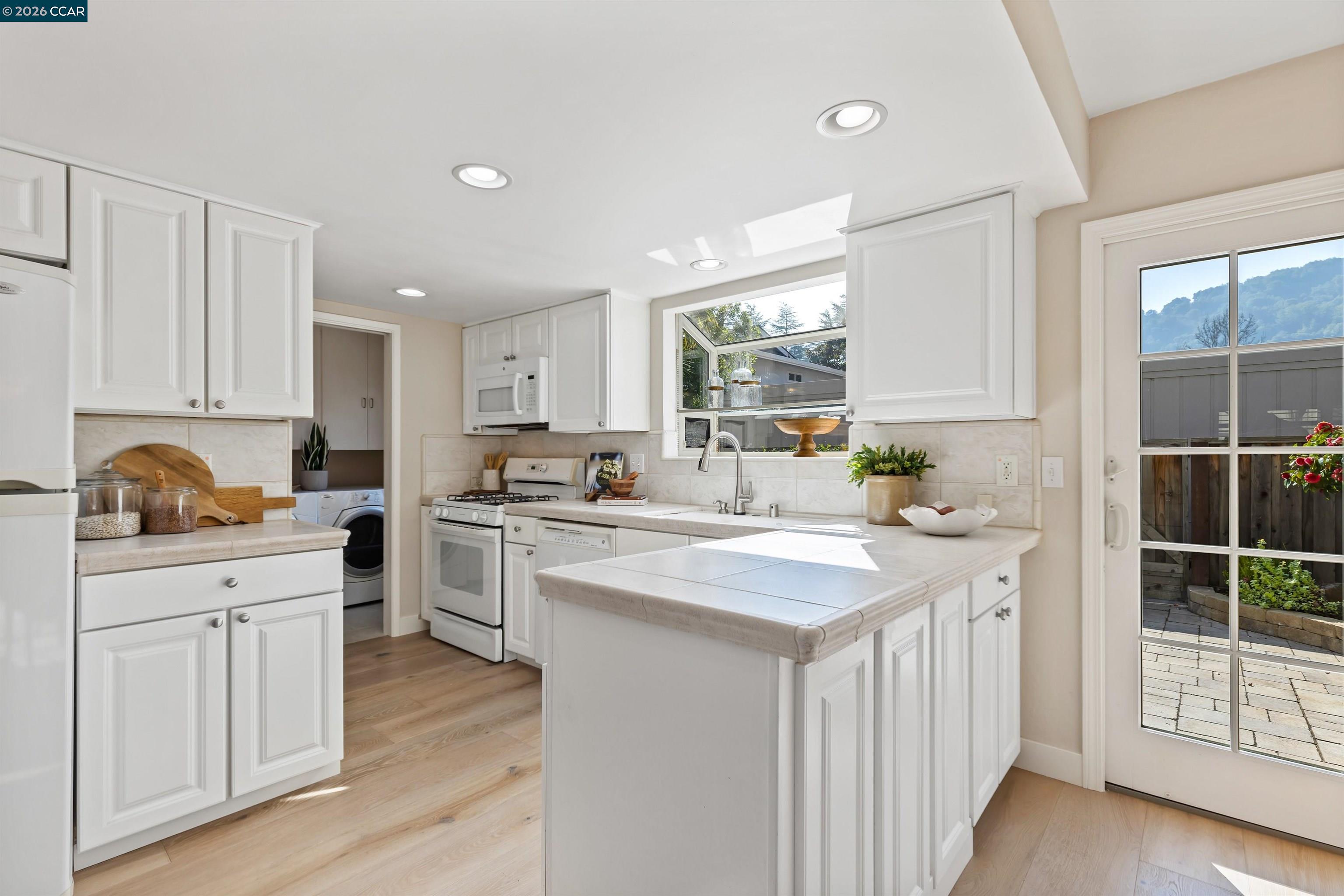 Photo #6: 41123256 Listing: Photo #6