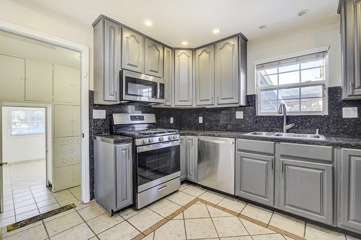 Detail Gallery Image 12 of 47 For 707 Newbury Ave, Antioch,  CA 94509 - 3 Beds | 1 Baths