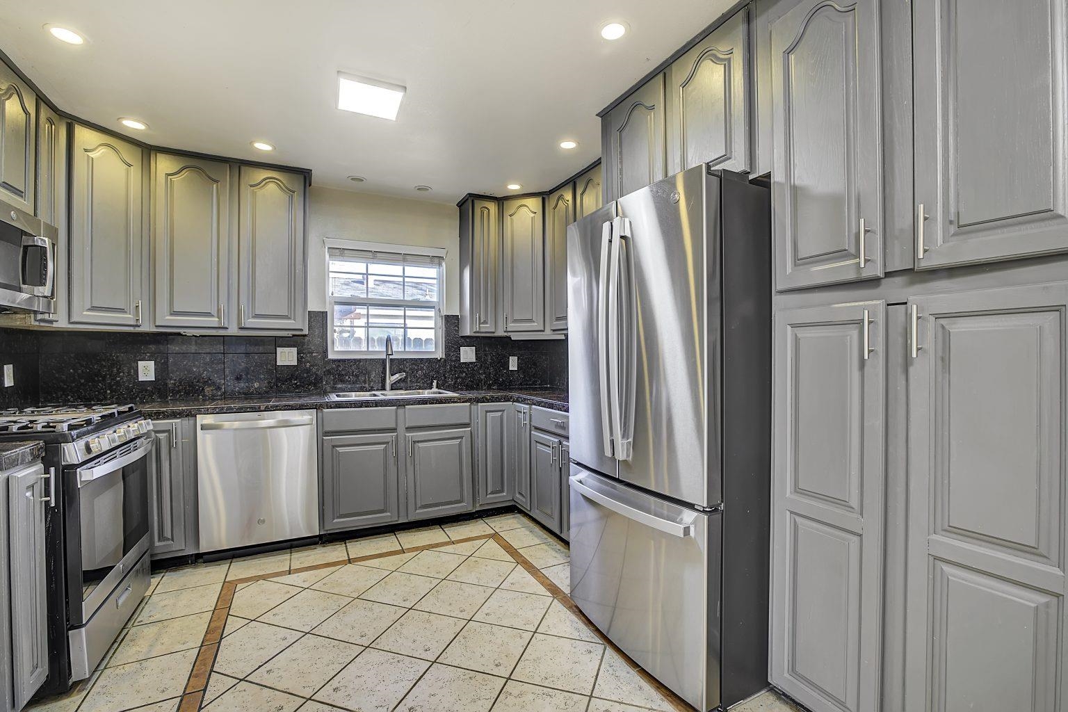 Detail Gallery Image 9 of 47 For 707 Newbury Ave, Antioch,  CA 94509 - 3 Beds | 1 Baths