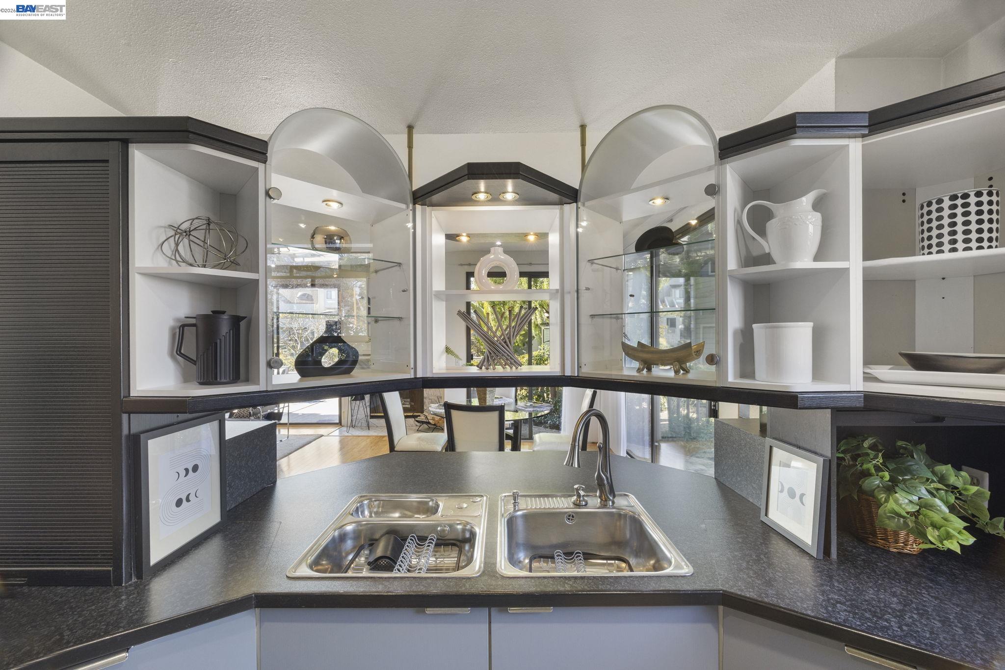 Detail Gallery Image 12 of 32 For 3009 Triumph Dr, Alameda,  CA 94501 - 2 Beds | 2 Baths