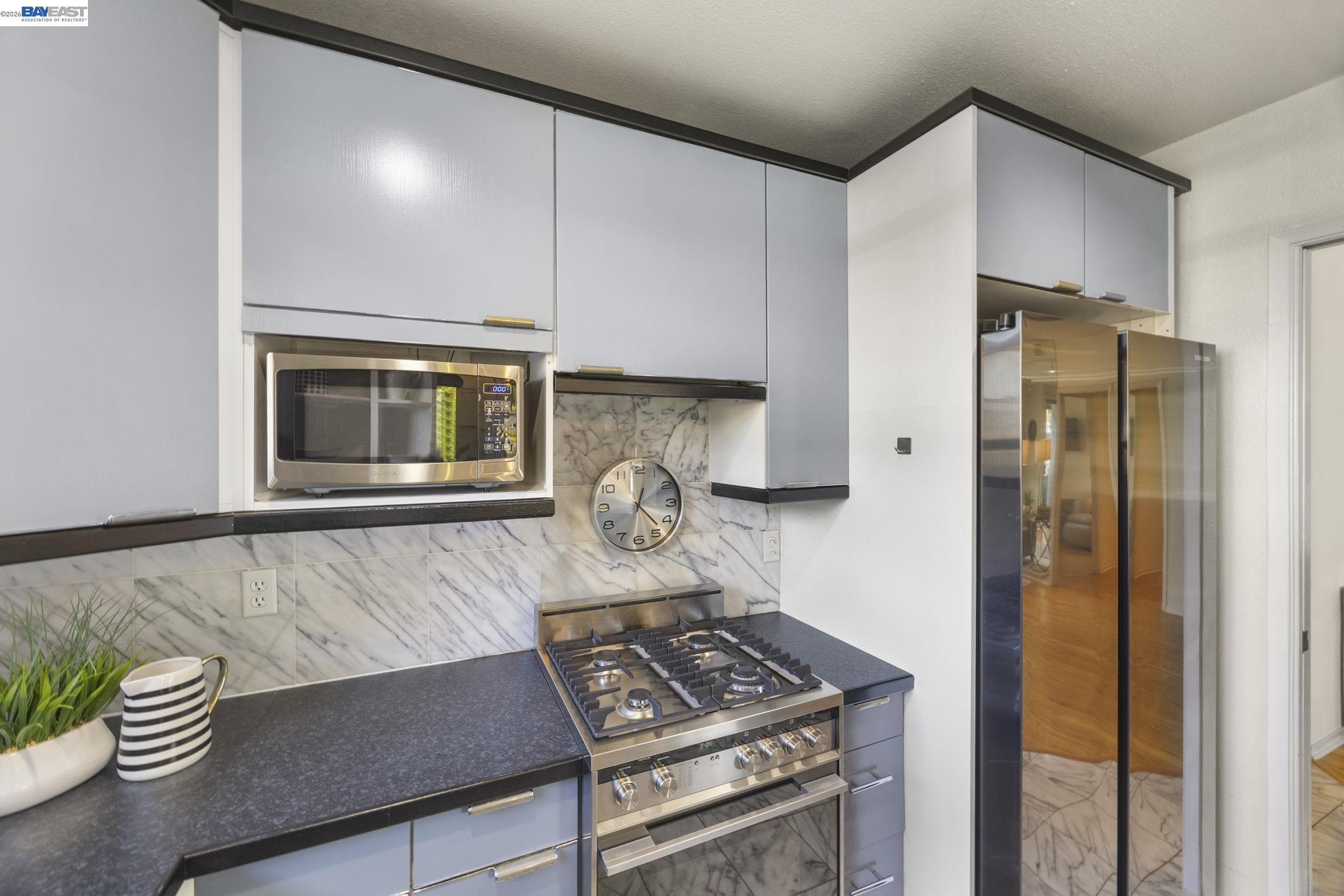 Detail Gallery Image 13 of 32 For 3009 Triumph Dr, Alameda,  CA 94501 - 2 Beds | 2 Baths