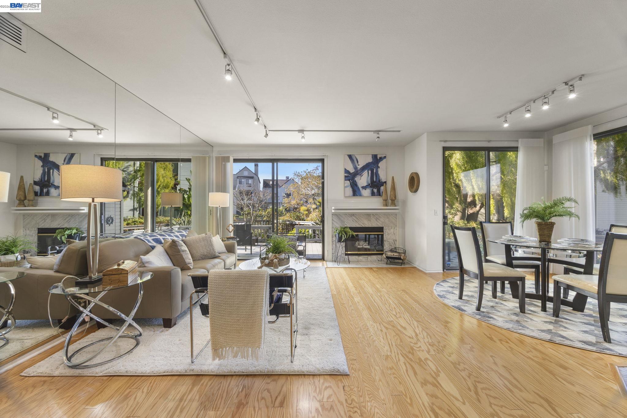 Detail Gallery Image 5 of 32 For 3009 Triumph Dr, Alameda,  CA 94501 - 2 Beds | 2 Baths