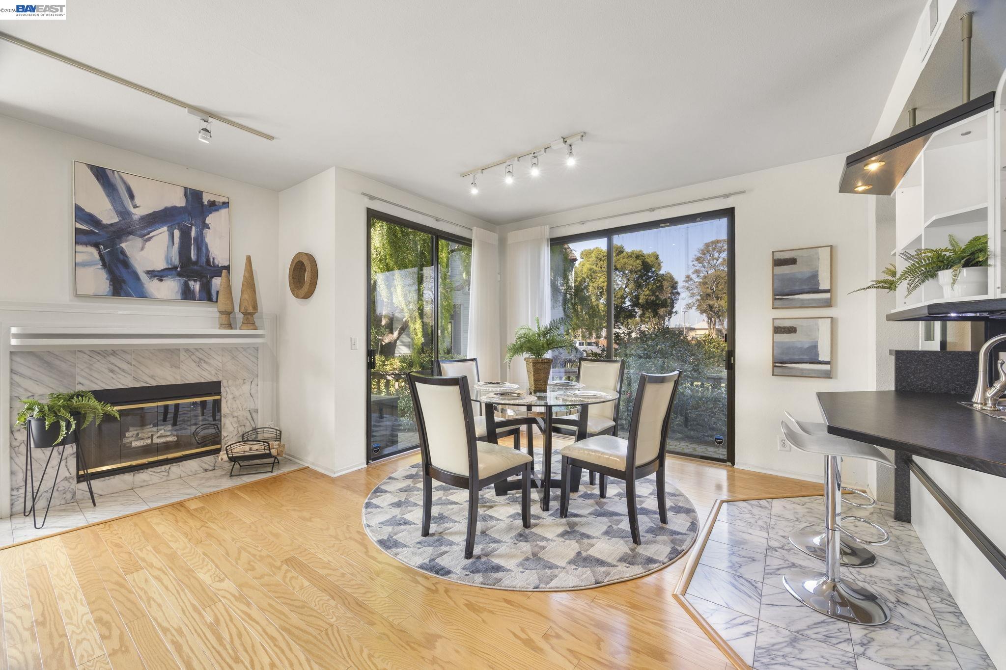 Detail Gallery Image 8 of 32 For 3009 Triumph Dr, Alameda,  CA 94501 - 2 Beds | 2 Baths