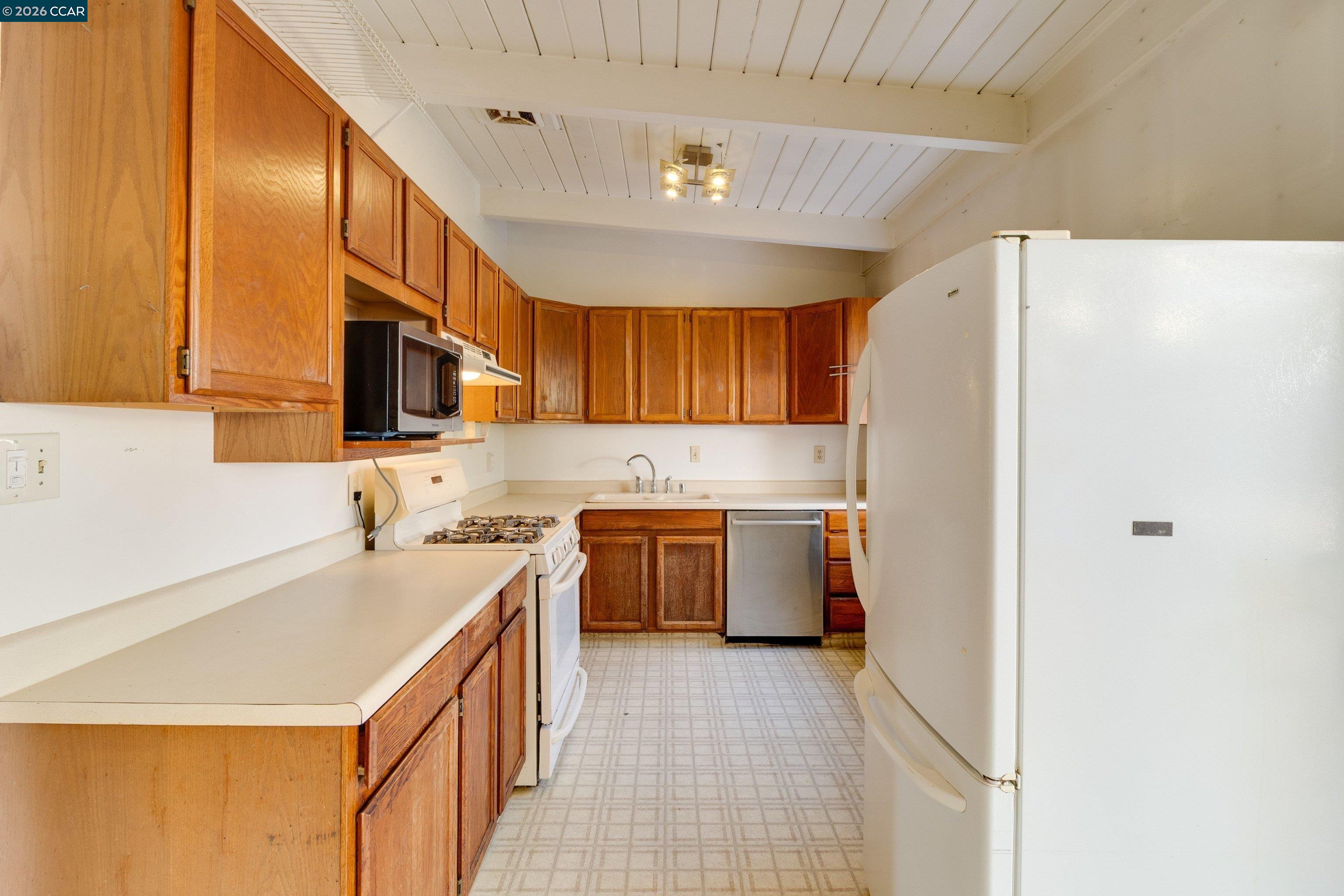 Detail Gallery Image 16 of 59 For 208 Los Gatos Ave, Vallejo,  CA 94589 - 3 Beds | 2 Baths