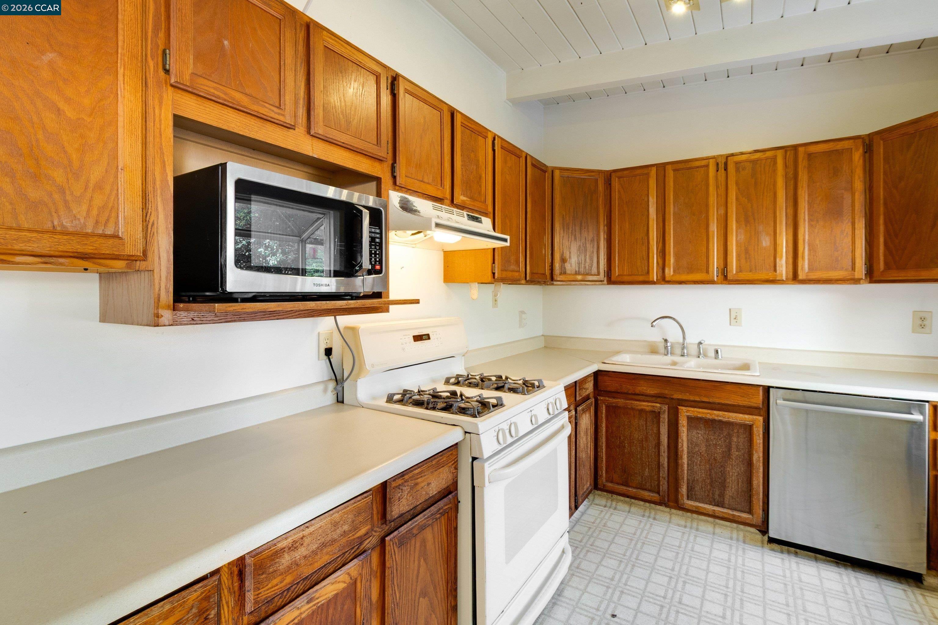 Detail Gallery Image 17 of 59 For 208 Los Gatos Ave, Vallejo,  CA 94589 - 3 Beds | 2 Baths