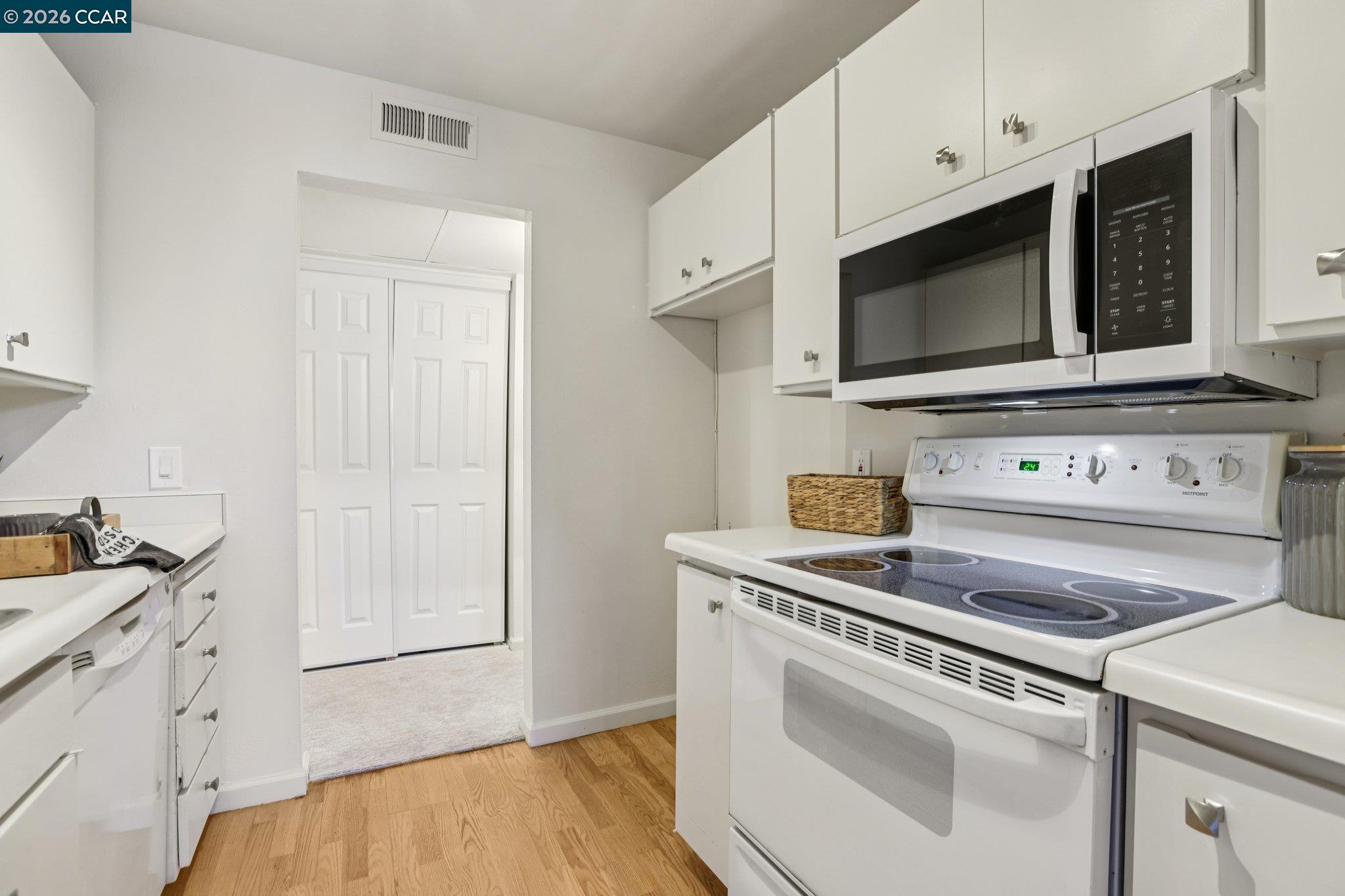 Photo #12: 41123271 Listing: Photo #12