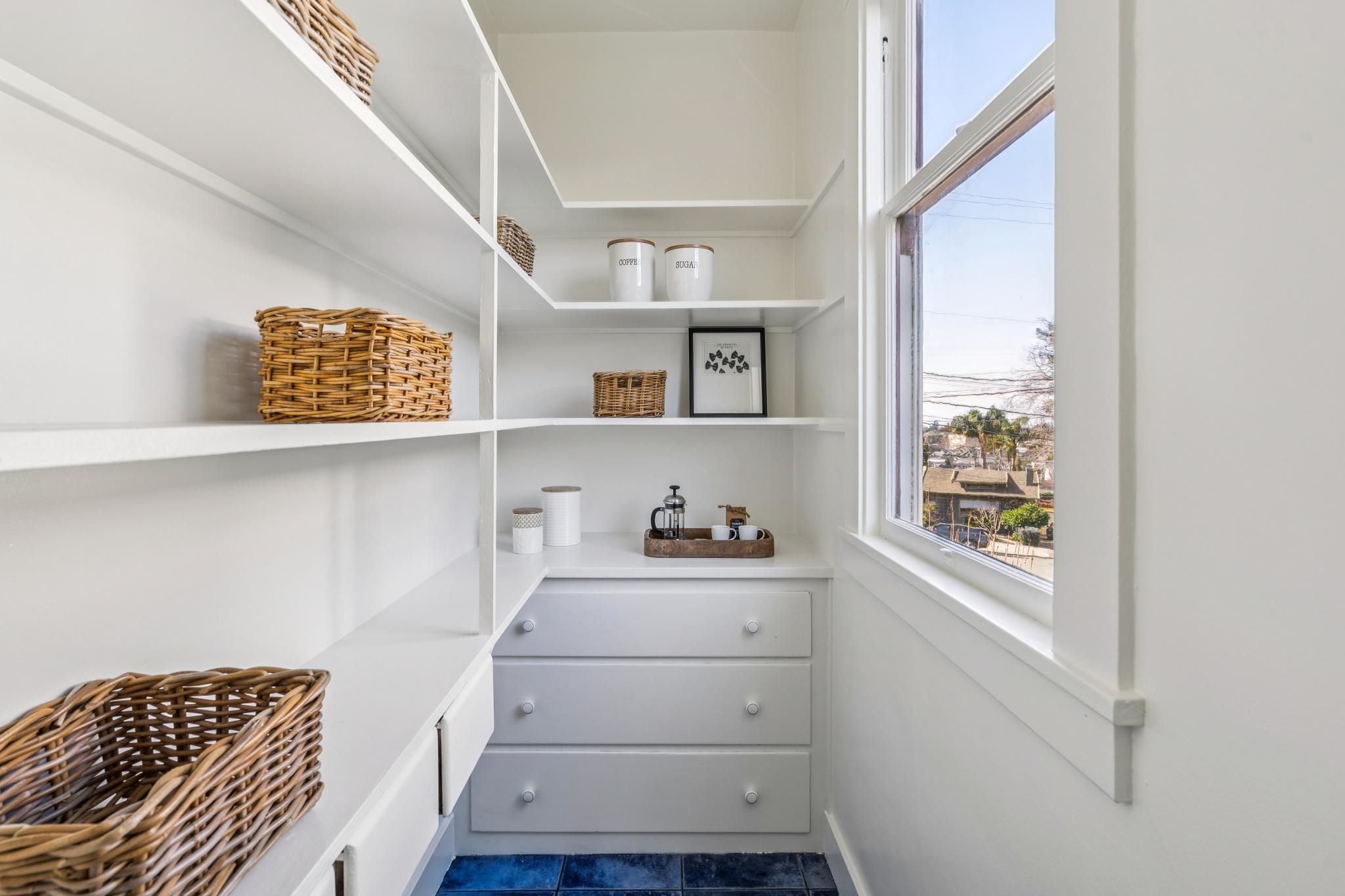 Detail Gallery Image 13 of 49 For 5460 Carlton St, Oakland,  CA 94618 - 3 Beds | 2/1 Baths