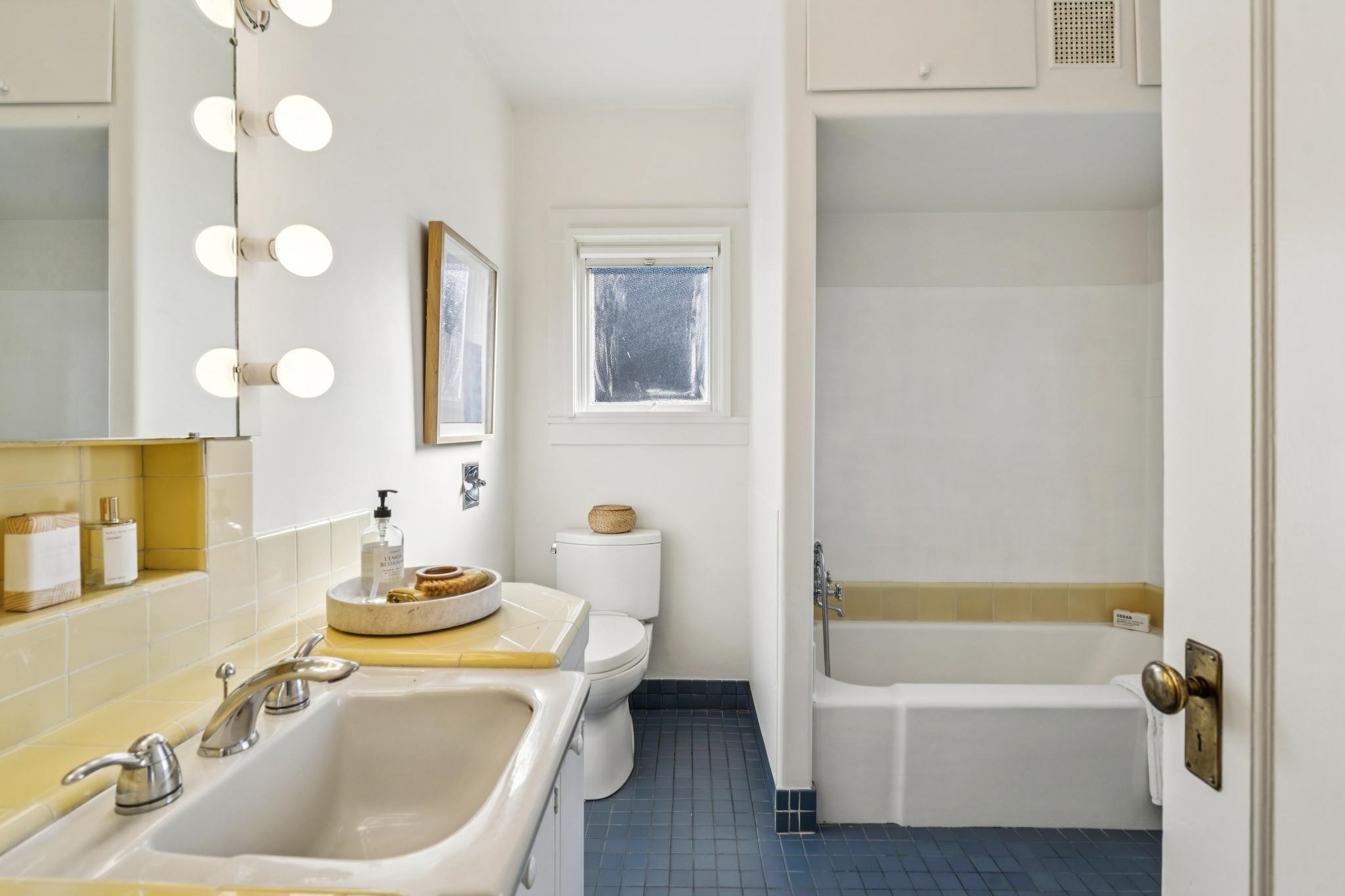 Detail Gallery Image 22 of 49 For 5460 Carlton St, Oakland,  CA 94618 - 3 Beds | 2/1 Baths