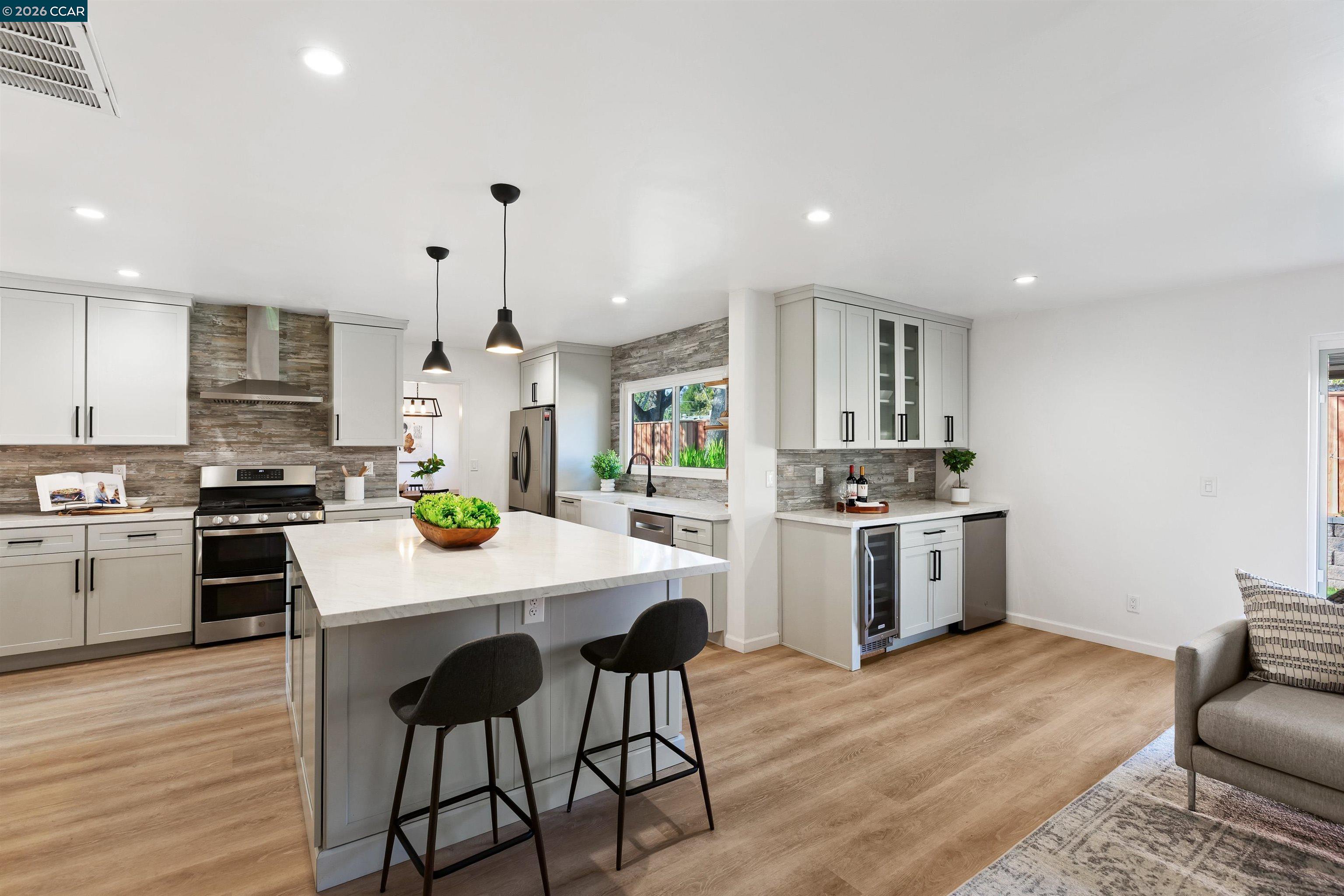 Detail Gallery Image 5 of 31 For 1806 Donna Dr, Pleasant Hill,  CA 94523 - 3 Beds | 2 Baths