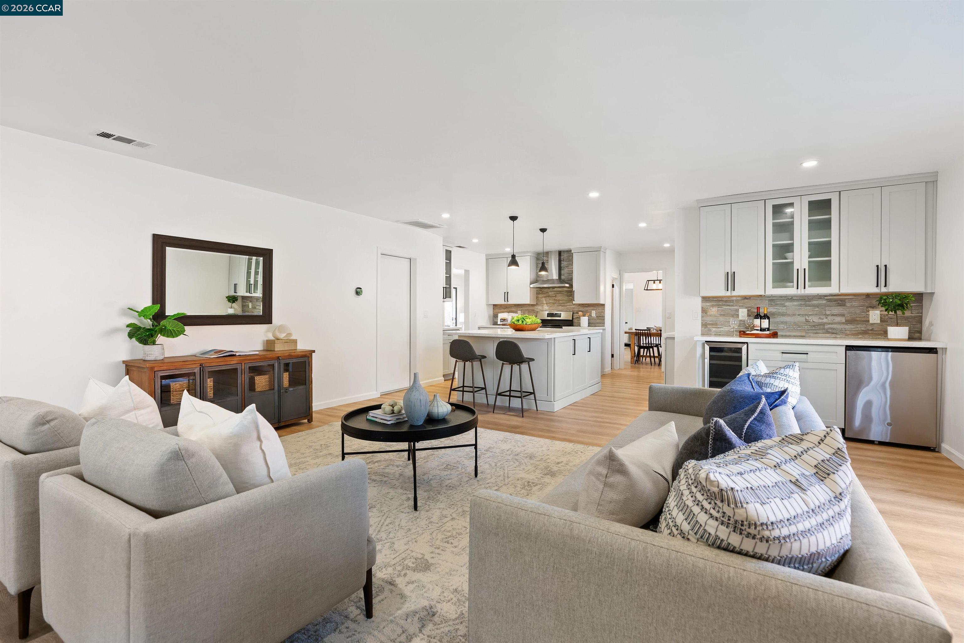 Detail Gallery Image 7 of 31 For 1806 Donna Dr, Pleasant Hill,  CA 94523 - 3 Beds | 2 Baths