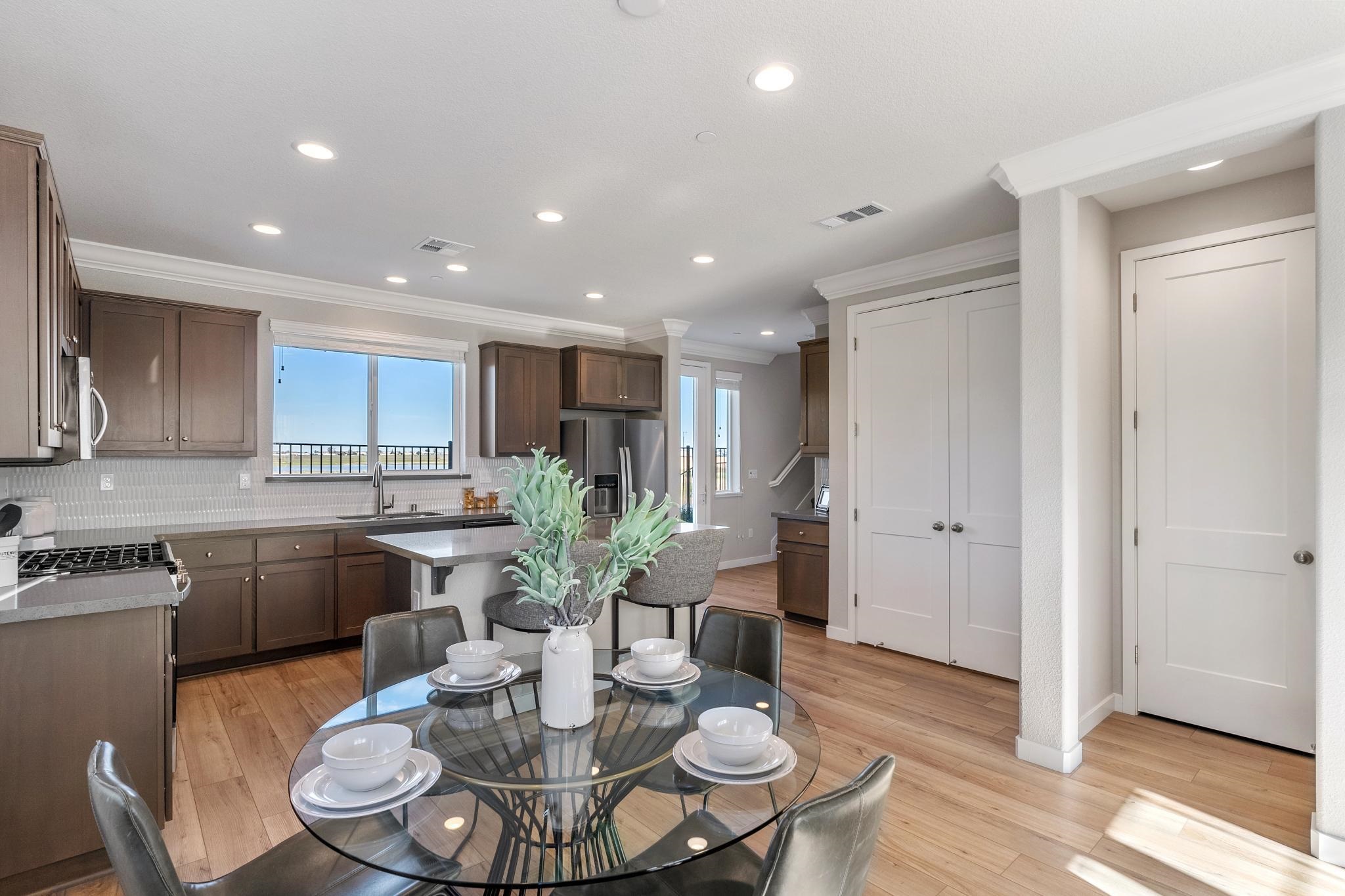 Detail Gallery Image 4 of 20 For 1492 Monument Ln, Fairfield,  CA 94533 - 3 Beds | 2/1 Baths