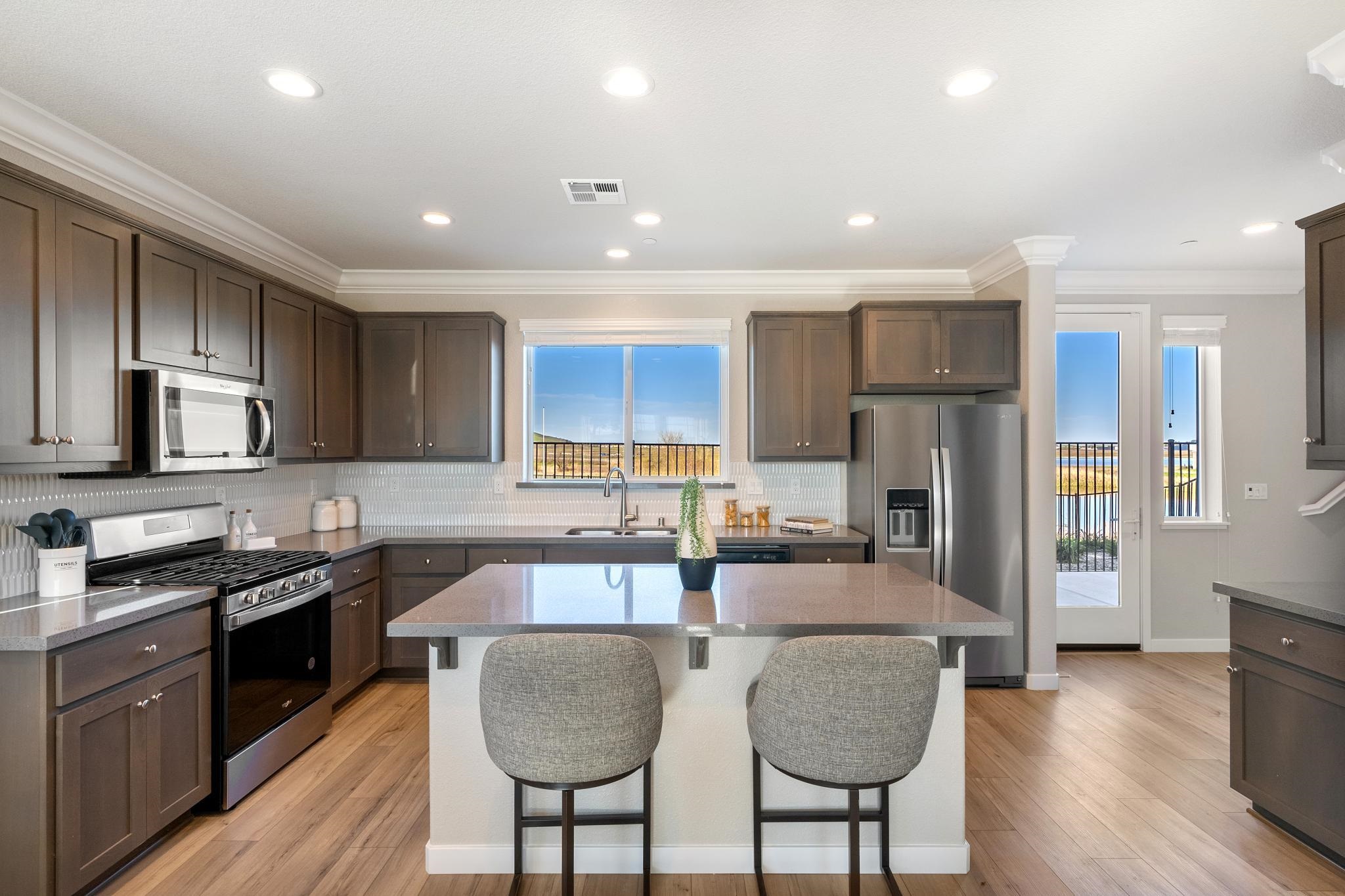 Detail Gallery Image 7 of 20 For 1492 Monument Ln, Fairfield,  CA 94533 - 3 Beds | 2/1 Baths