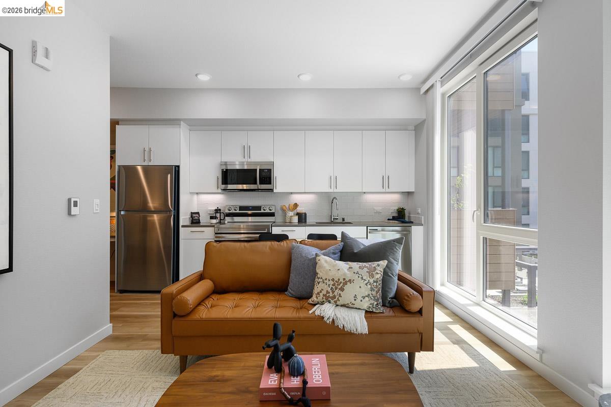 Detail Gallery Image 4 of 37 For 260 Brooklyn Basin Way #525,  Oakland,  CA 94606 - 1 Beds | 1 Baths