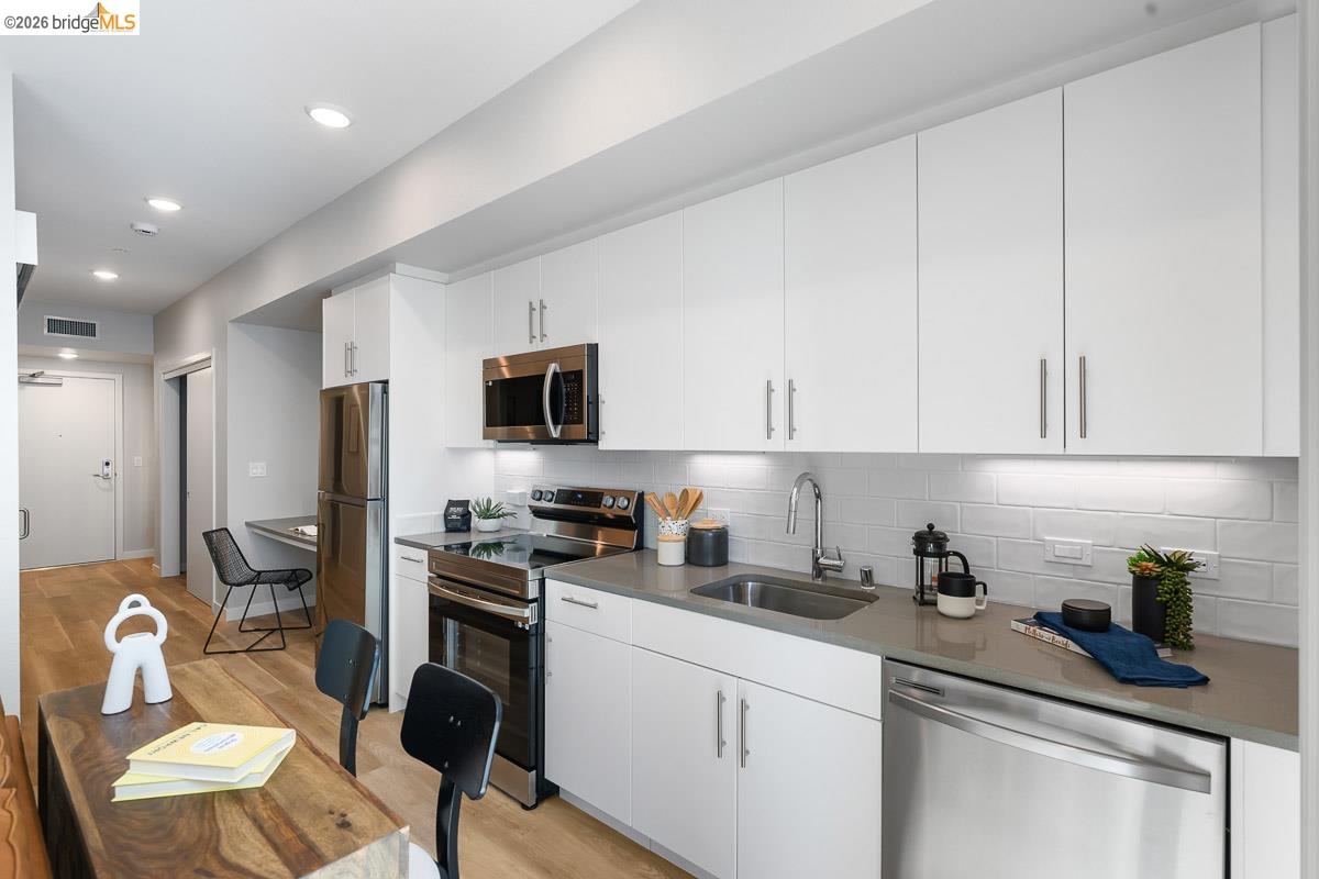 Detail Gallery Image 7 of 37 For 260 Brooklyn Basin Way #525,  Oakland,  CA 94606 - 1 Beds | 1 Baths