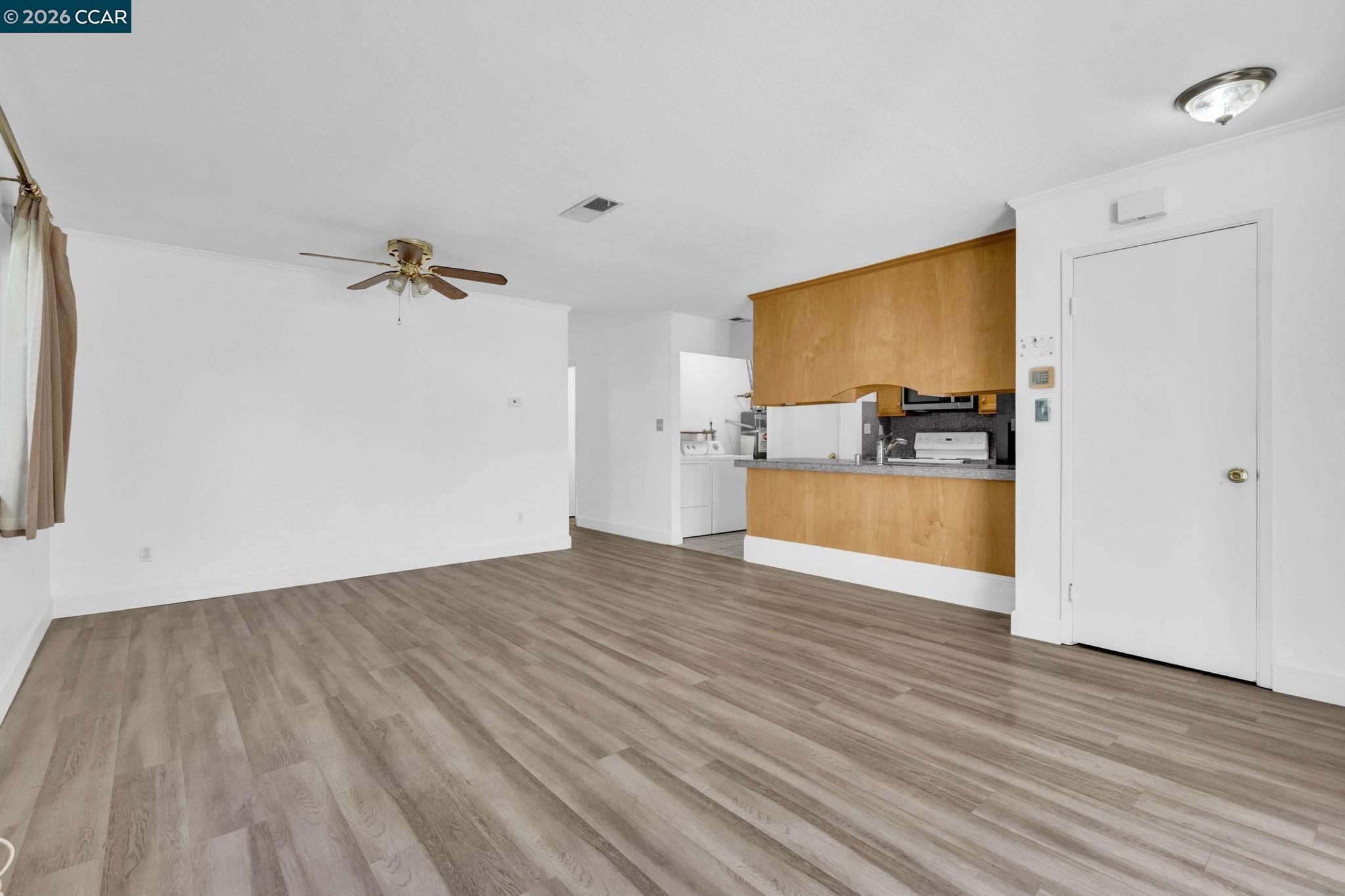 Photo #3: 41123286 Listing: Photo #3