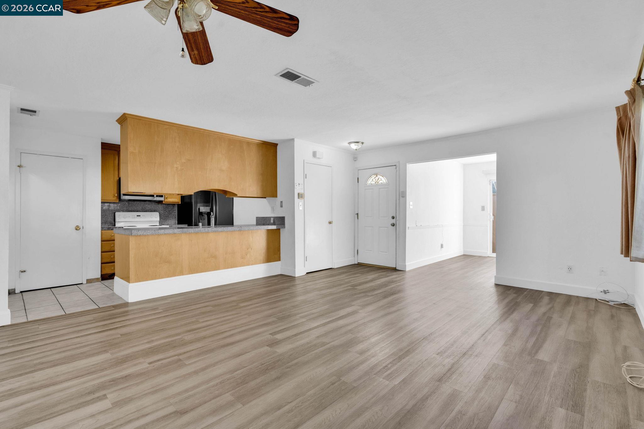 Photo #4: 41123286 Listing: Photo #4