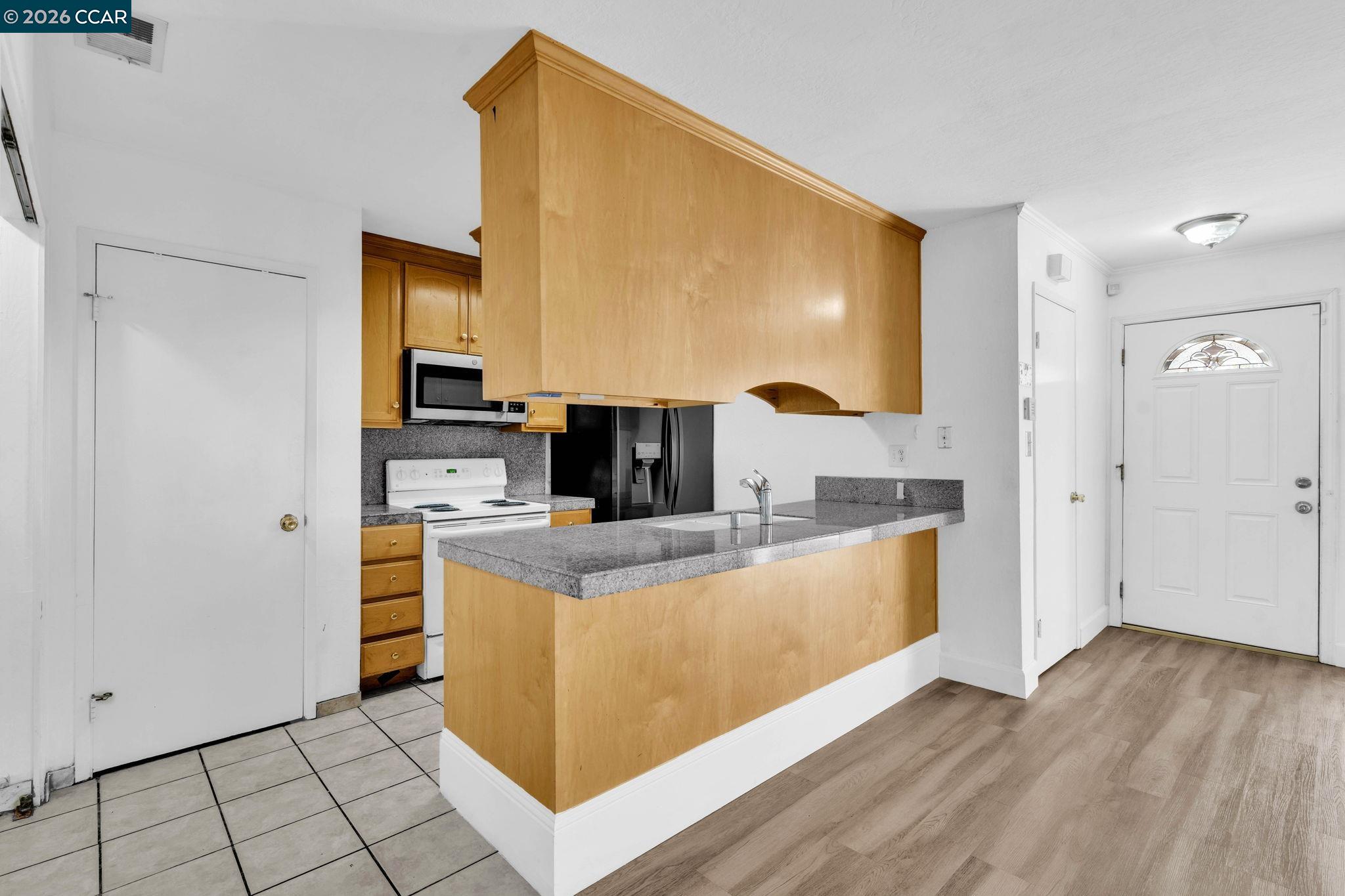 Photo #6: 41123286 Listing: Photo #6